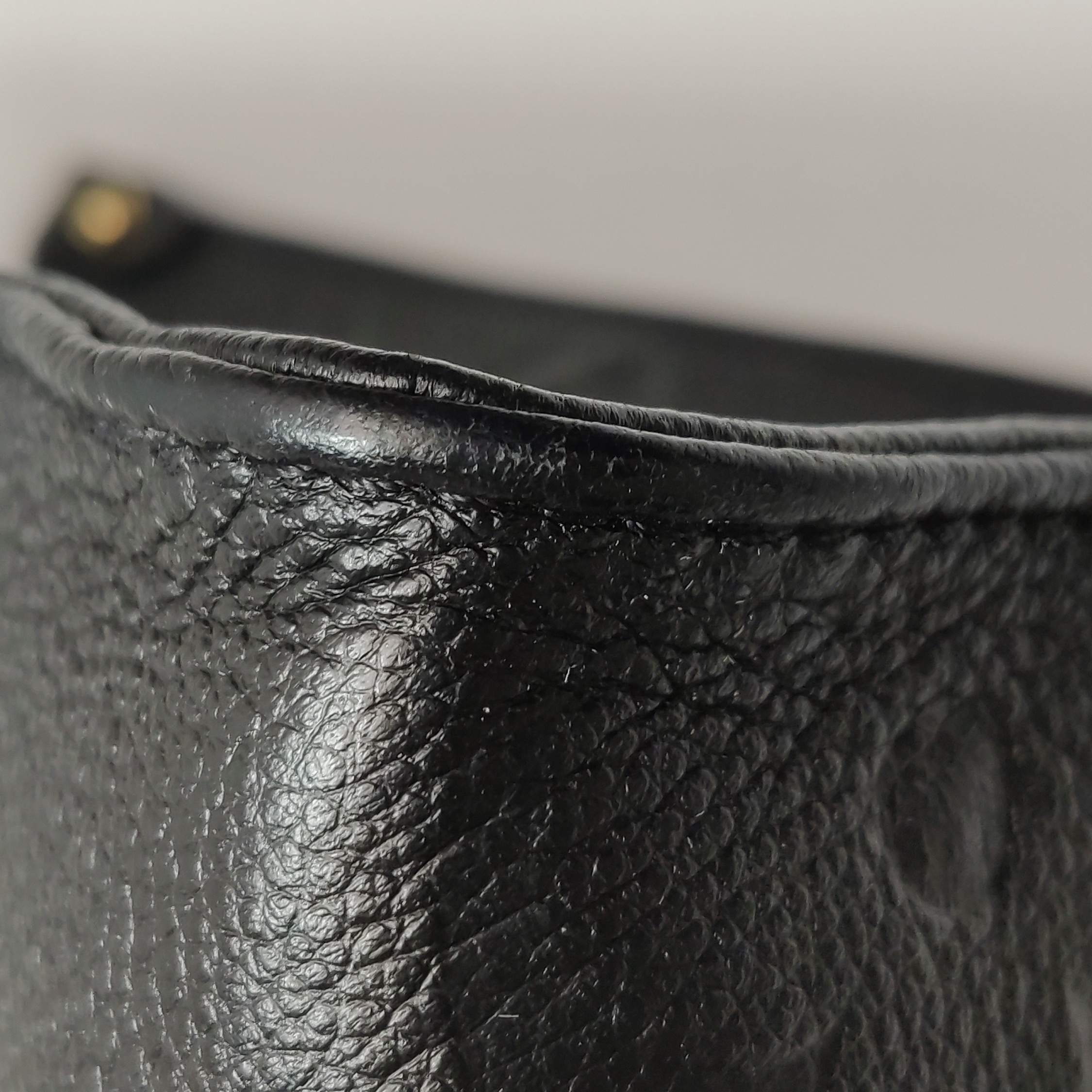 Louis Vuitton(LV) OnTheGo Tote Monogram Empreinte Giant PM — photo 12 of 13