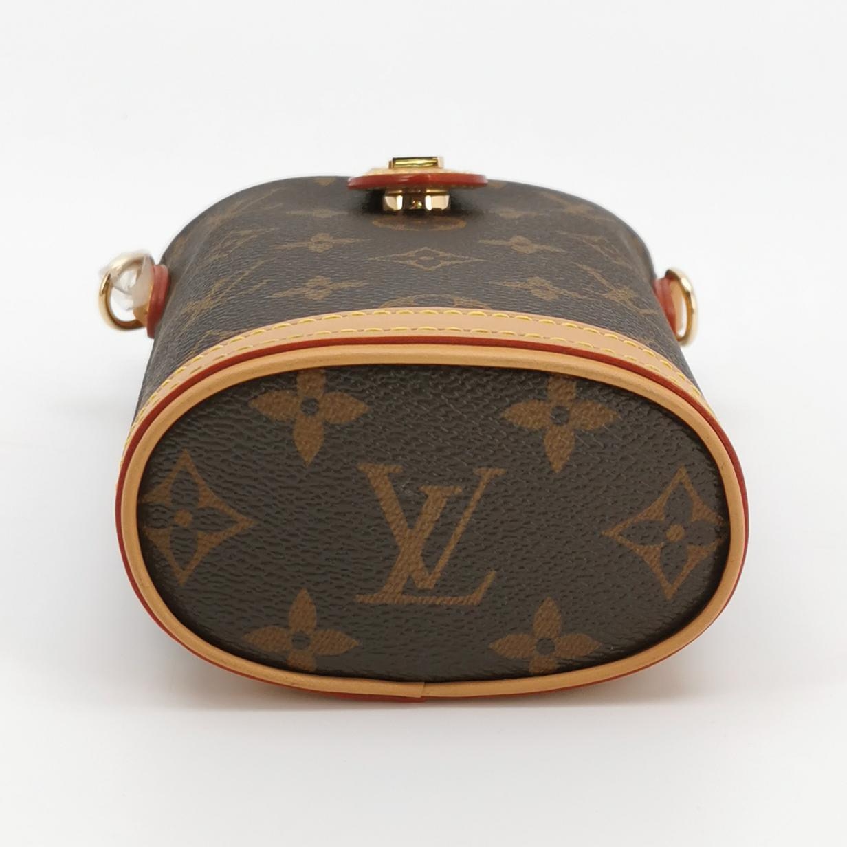 Louis Vuitton(LV) Fold Me Pouch Monogram Canvas — photo 6 of 15