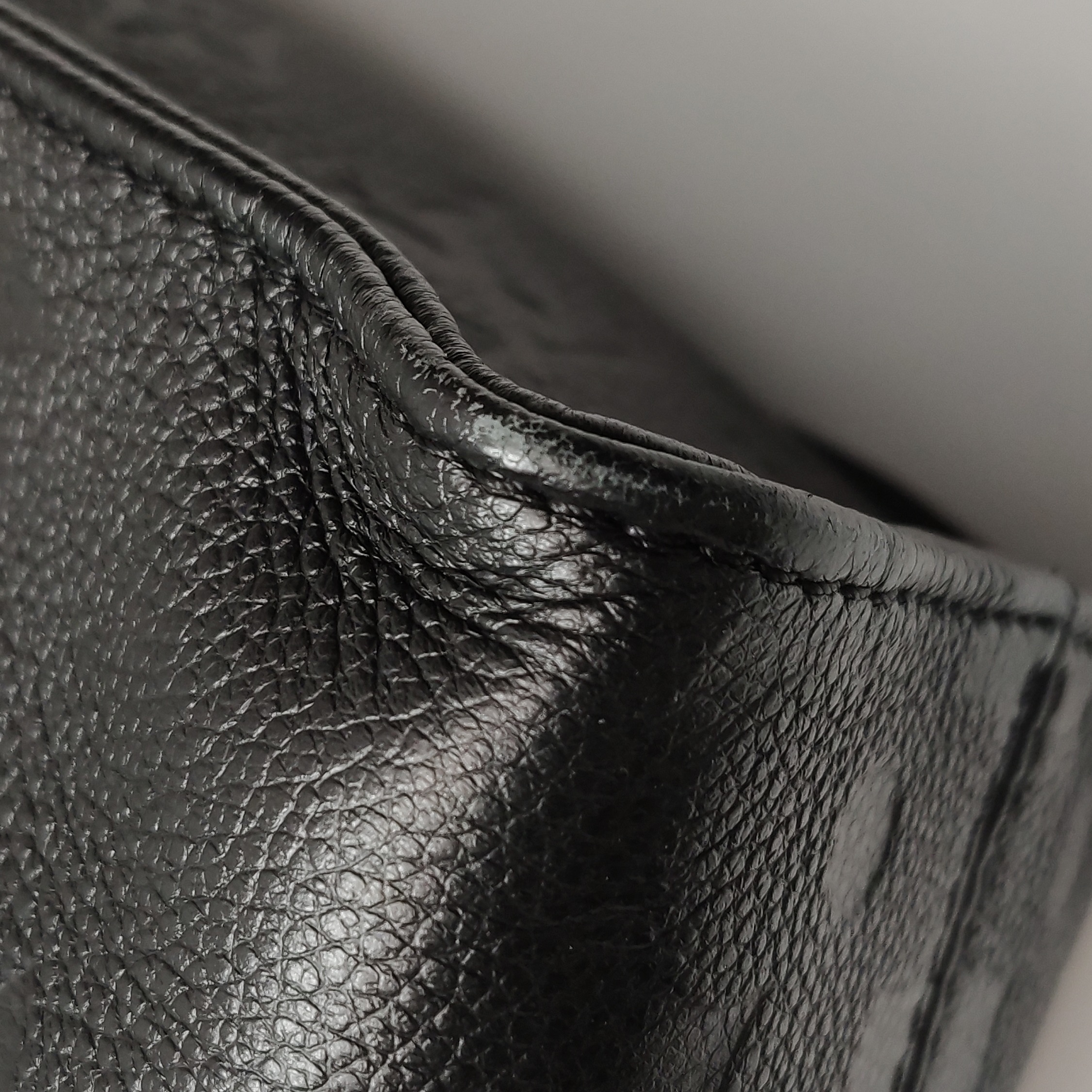 Louis Vuitton(LV) OnTheGo Tote Monogram Empreinte Giant PM — photo 13 of 13