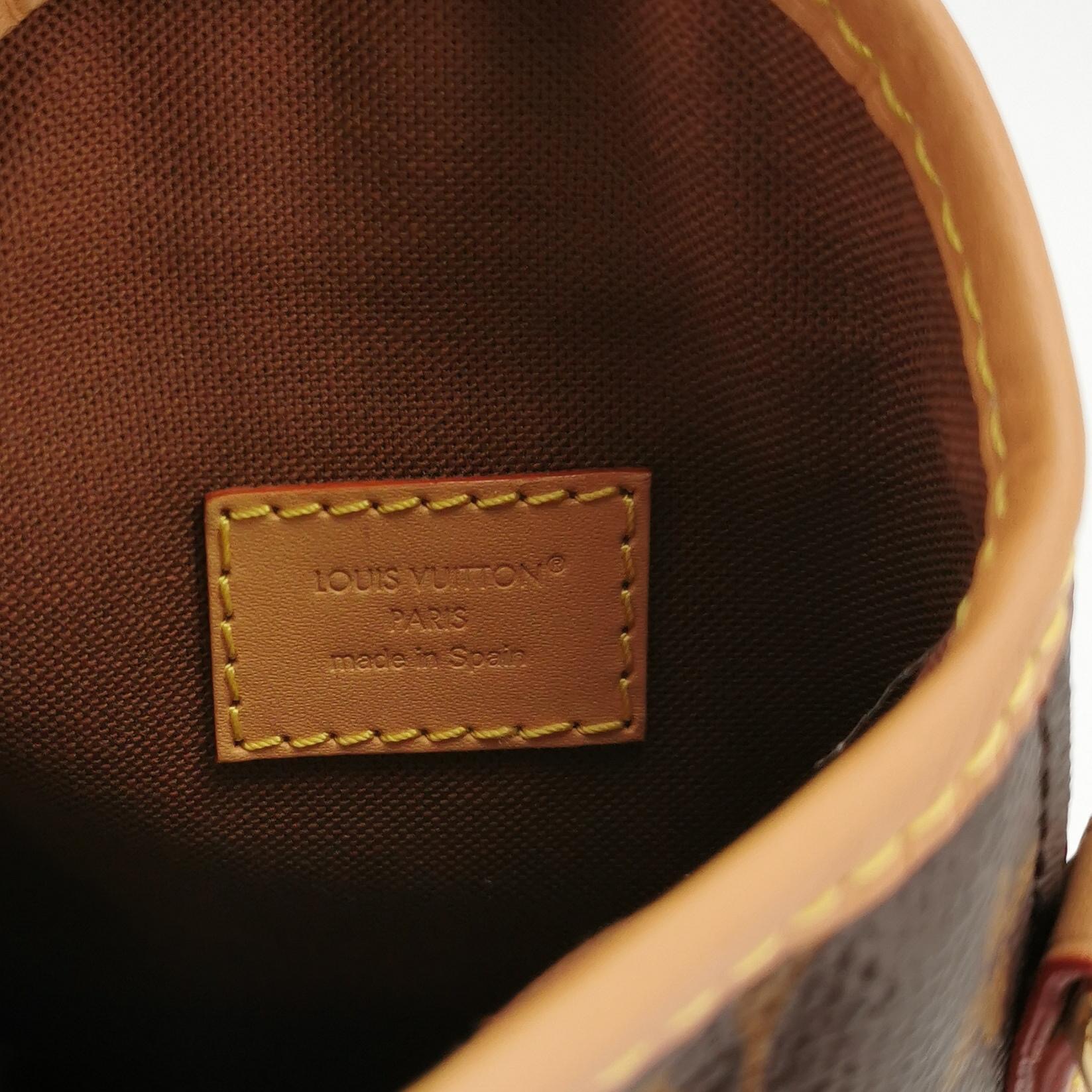 Louis Vuitton(LV) Fold Me Pouch Monogram Canvas — photo 8 of 15