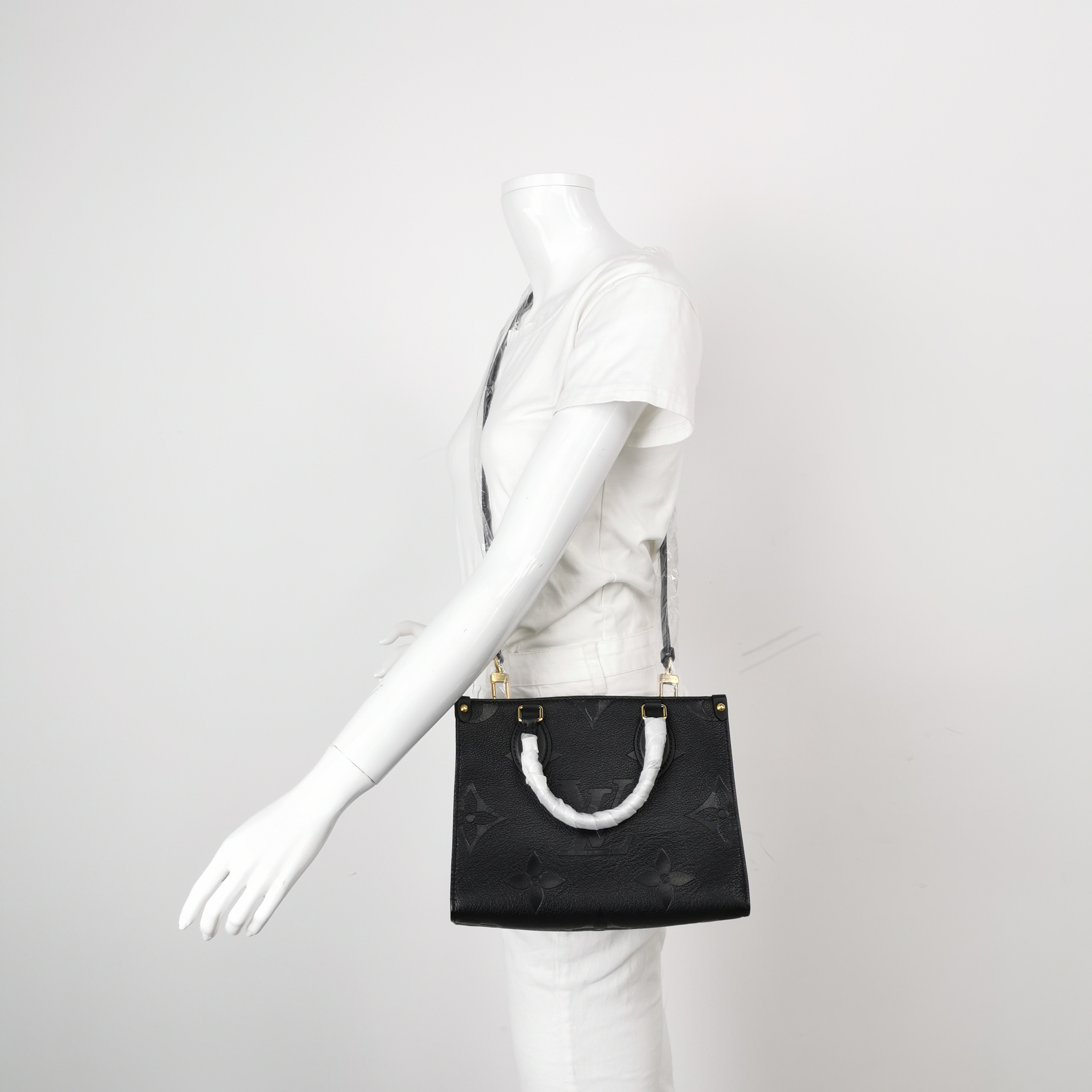 Louis Vuitton(LV) OnTheGo Tote Monogram Empreinte Giant PM — alternate view