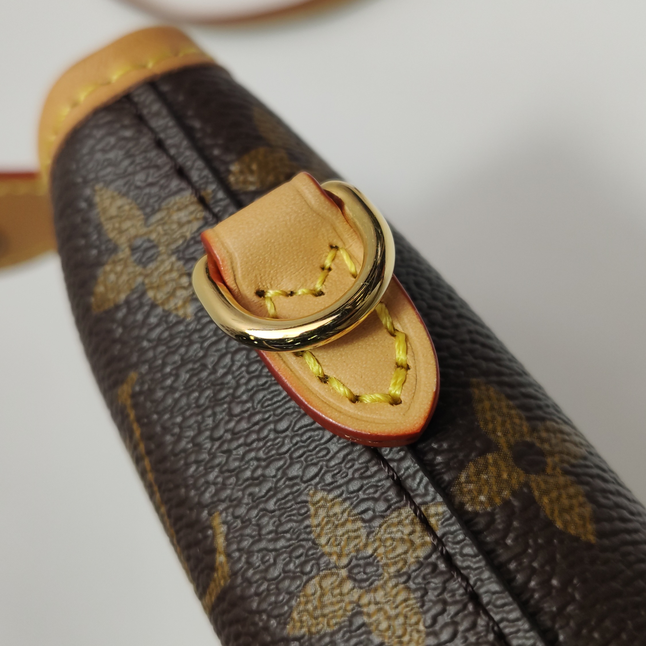 Louis Vuitton(LV) Fold Me Pouch Monogram Canvas — photo 10 of 15