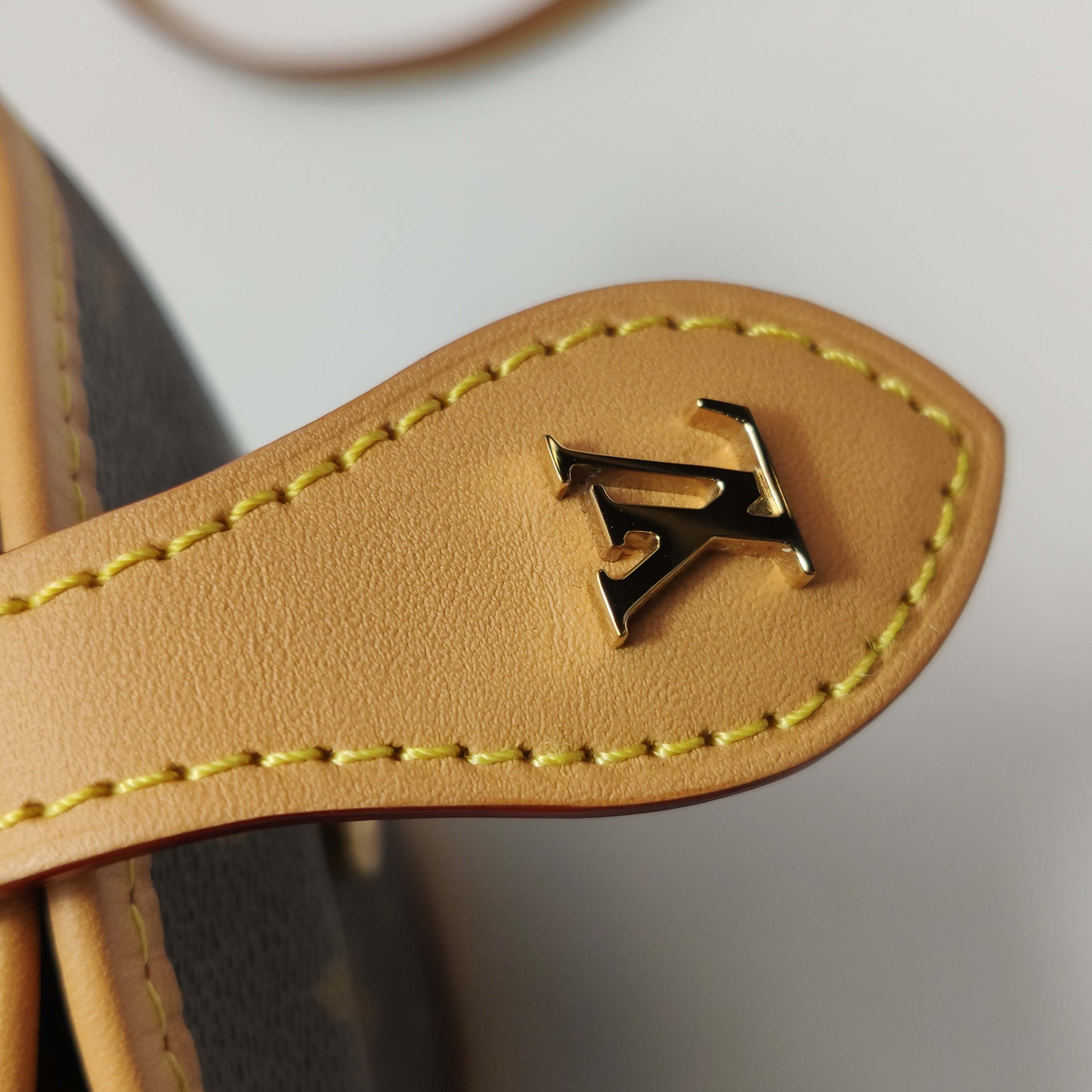 Louis Vuitton(LV) Fold Me Pouch Monogram Canvas — photo 13 of 15
