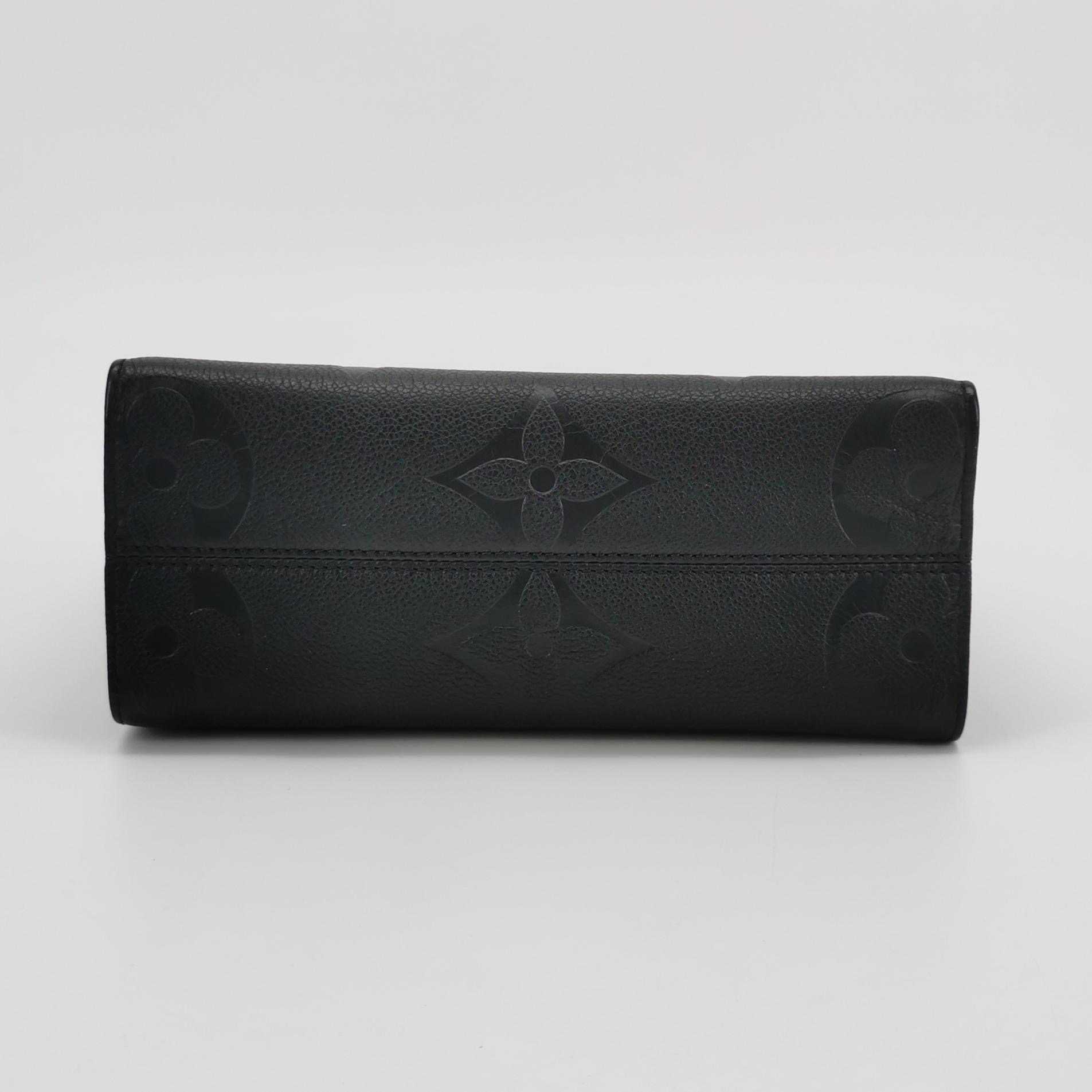 Louis Vuitton(LV) OnTheGo Tote Monogram Empreinte Giant PM — photo 6 of 14