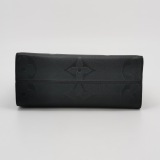Louis Vuitton(LV) OnTheGo Tote Monogram Empreinte Giant PM — thumbnail 6