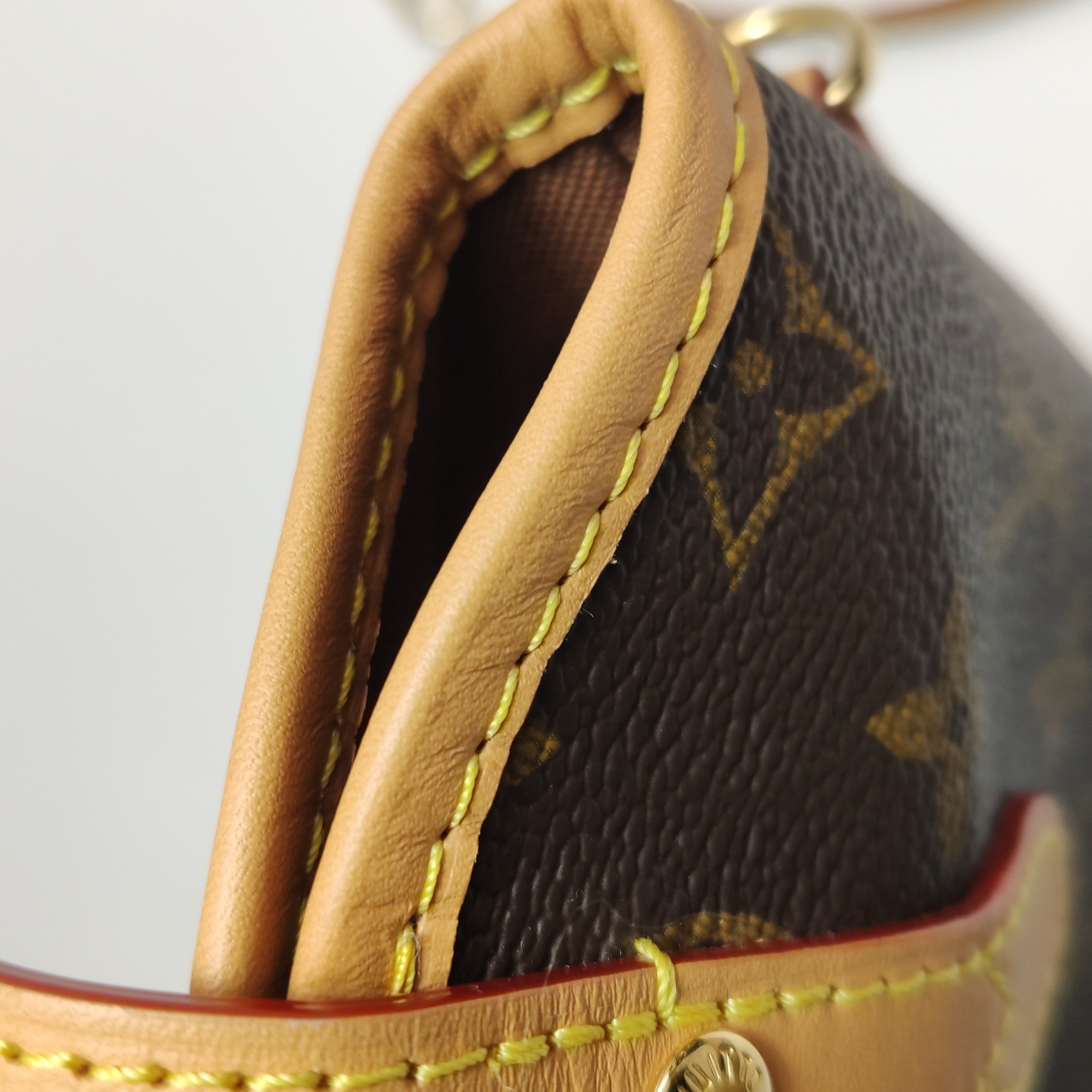 Louis Vuitton(LV) Fold Me Pouch Monogram Canvas — photo 12 of 15