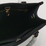Louis Vuitton(LV) OnTheGo Tote Monogram Empreinte Giant PM — thumbnail 7