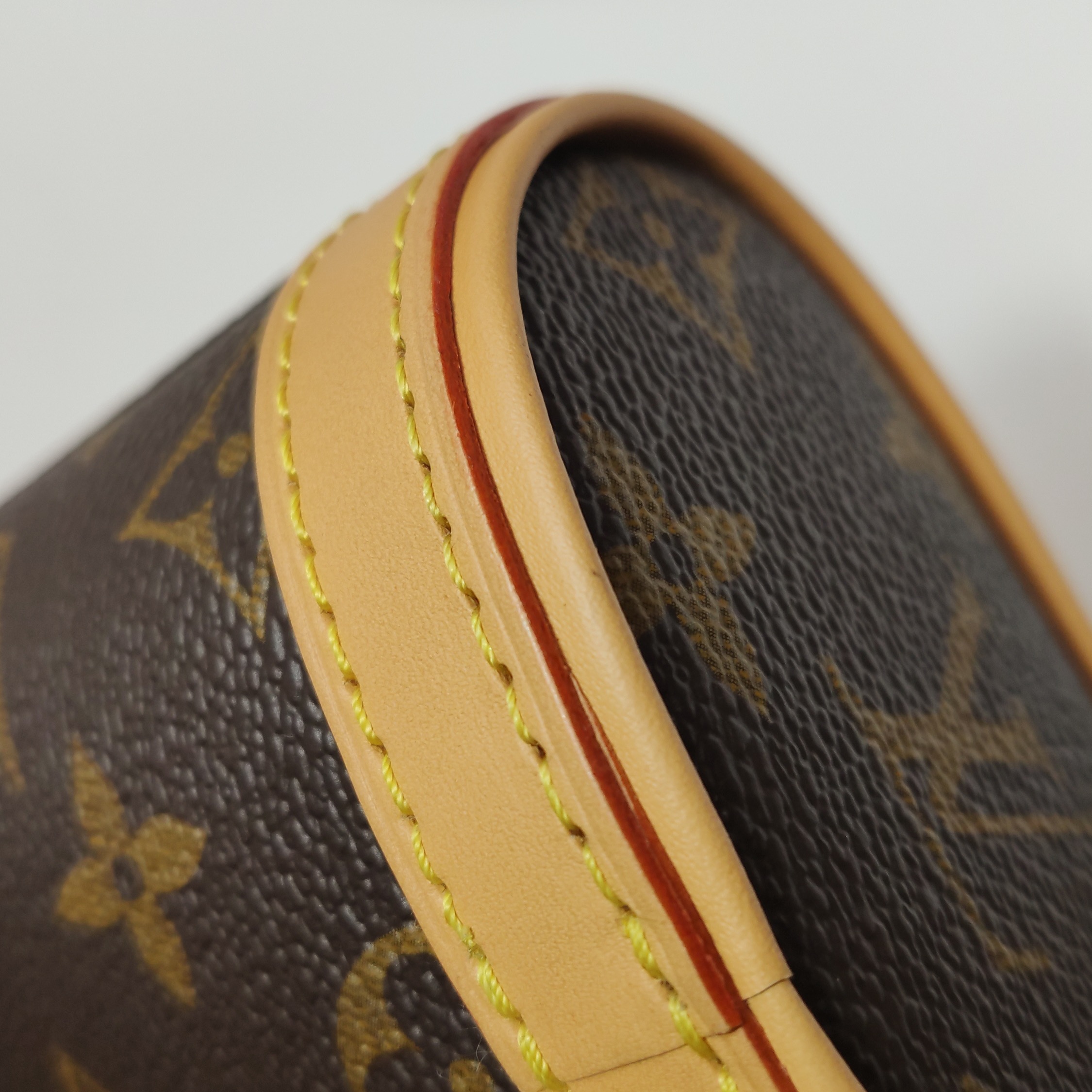 Louis Vuitton(LV) Fold Me Pouch Monogram Canvas — photo 11 of 15