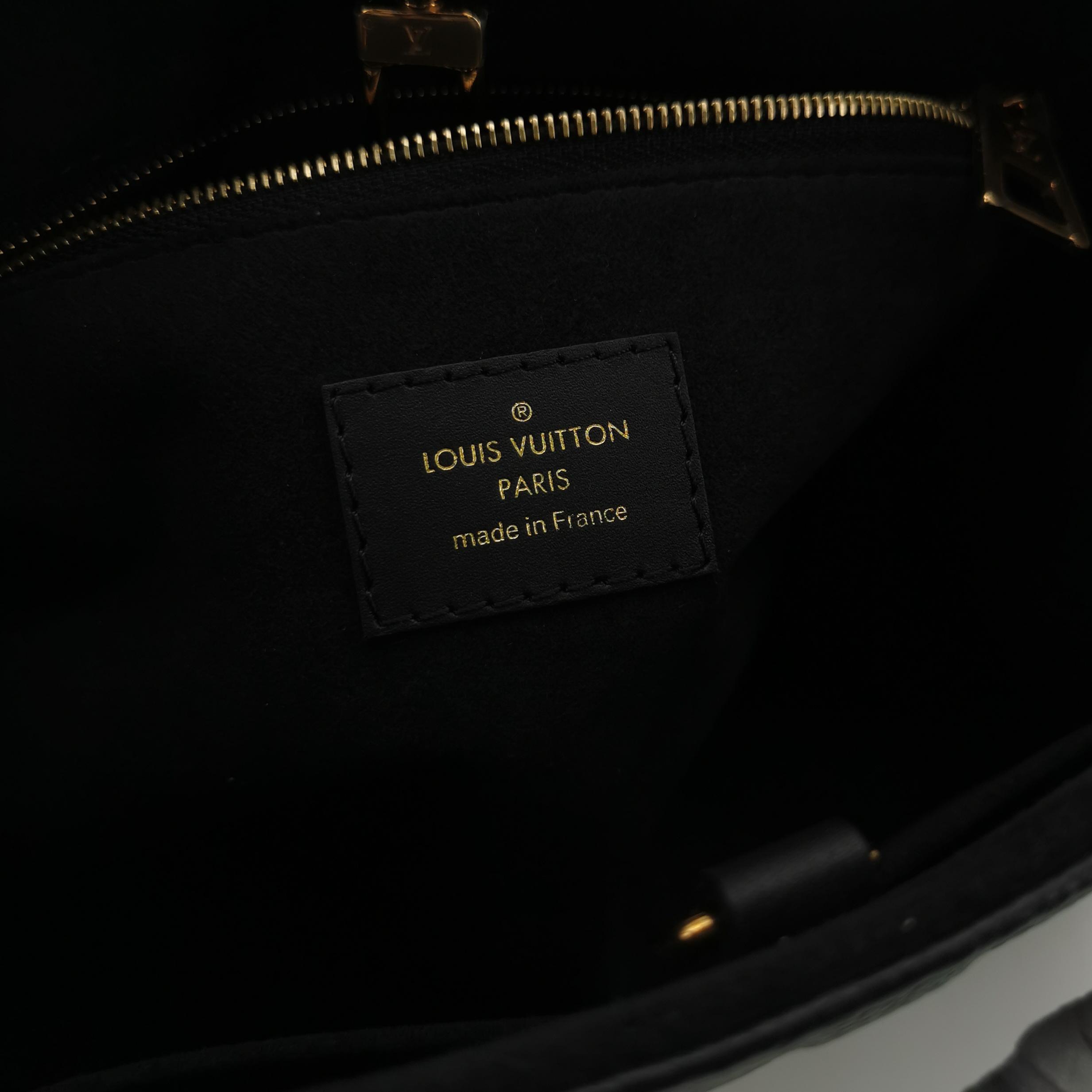 Louis Vuitton(LV) OnTheGo Tote Monogram Empreinte Giant PM — photo 8 of 14