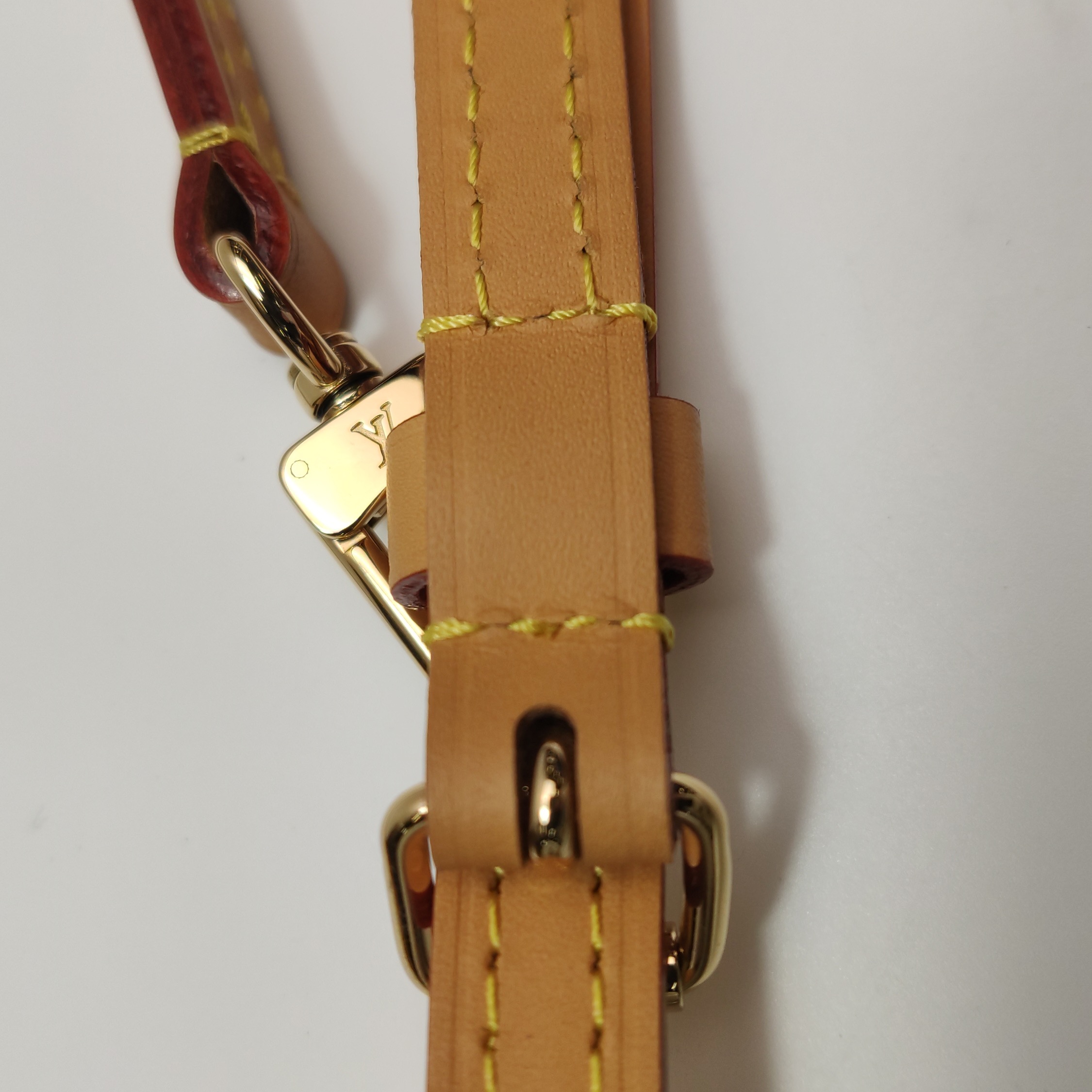 Louis Vuitton(LV) Fold Me Pouch Monogram Canvas — photo 15 of 15