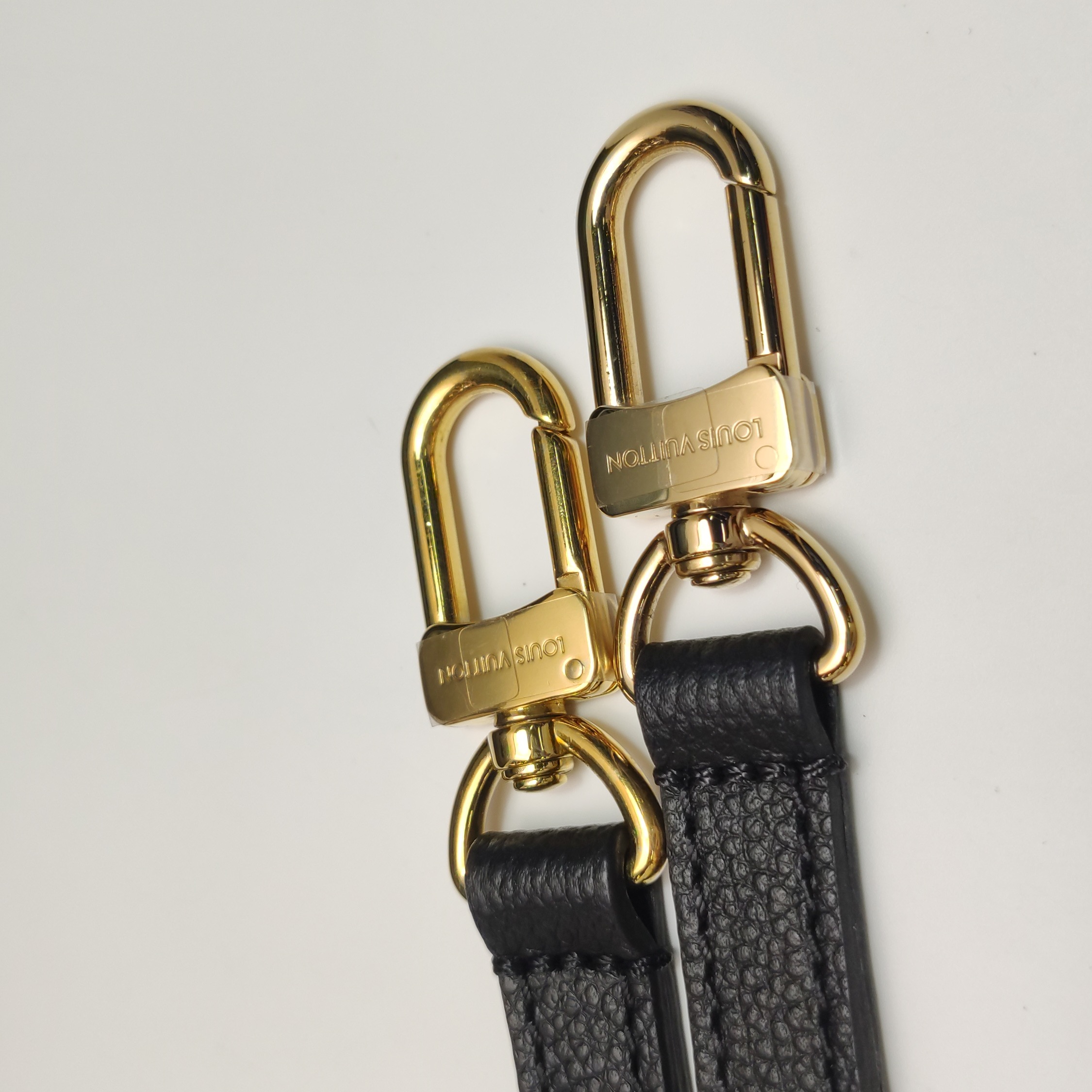 Louis Vuitton(LV) OnTheGo Tote Monogram Empreinte Giant PM — photo 12 of 14