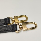 Louis Vuitton(LV) OnTheGo Tote Monogram Empreinte Giant PM — thumbnail 12