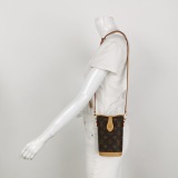 Louis Vuitton(LV) Fold Me Pouch Monogram Canvas — thumbnail 2