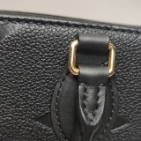Louis Vuitton(LV) OnTheGo Tote Monogram Empreinte Giant PM — thumbnail 10