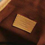 Louis Vuitton(LV) Fold Me Pouch Monogram Canvas — thumbnail 8
