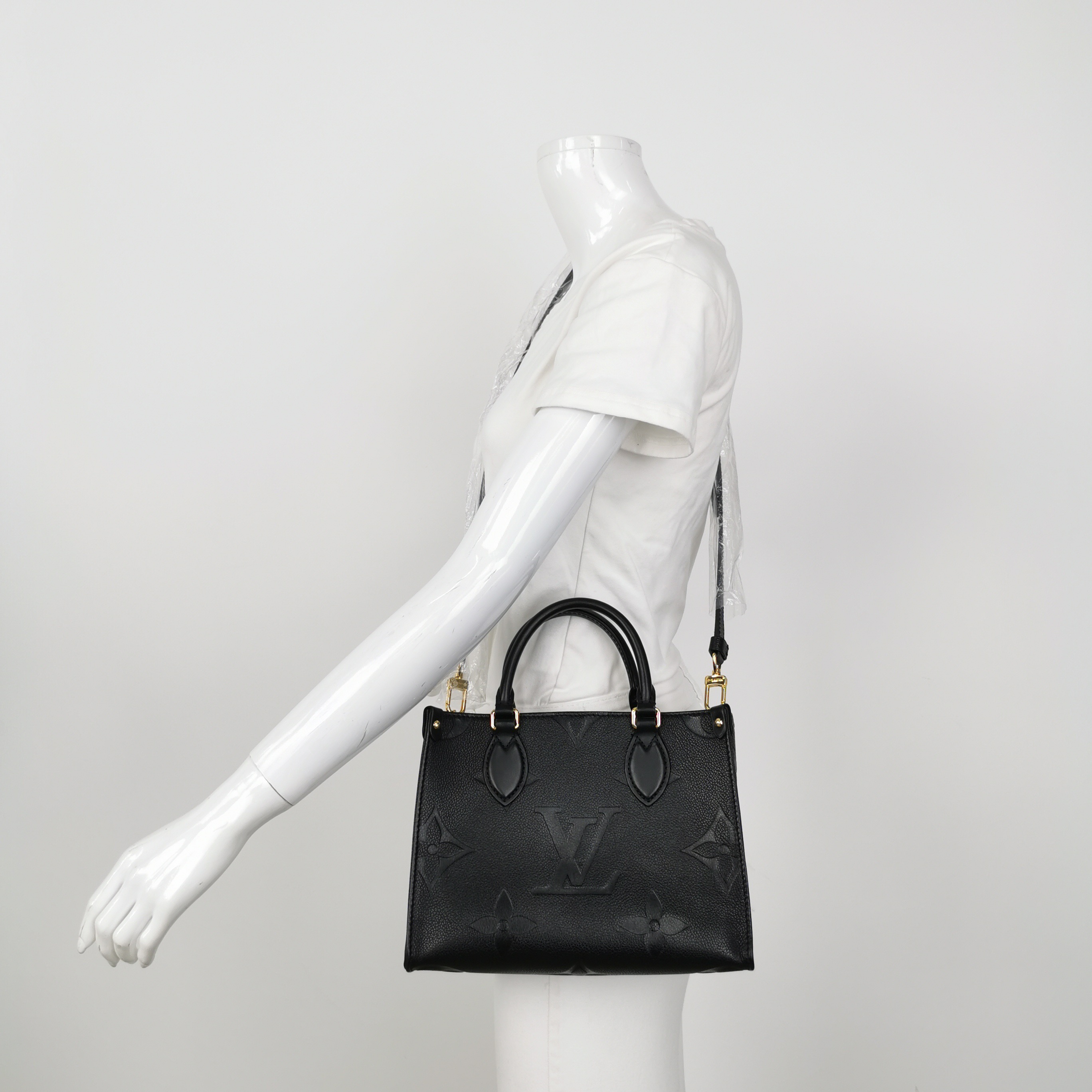 Louis Vuitton(LV) OnTheGo Tote Monogram Empreinte Giant PM — alternate view