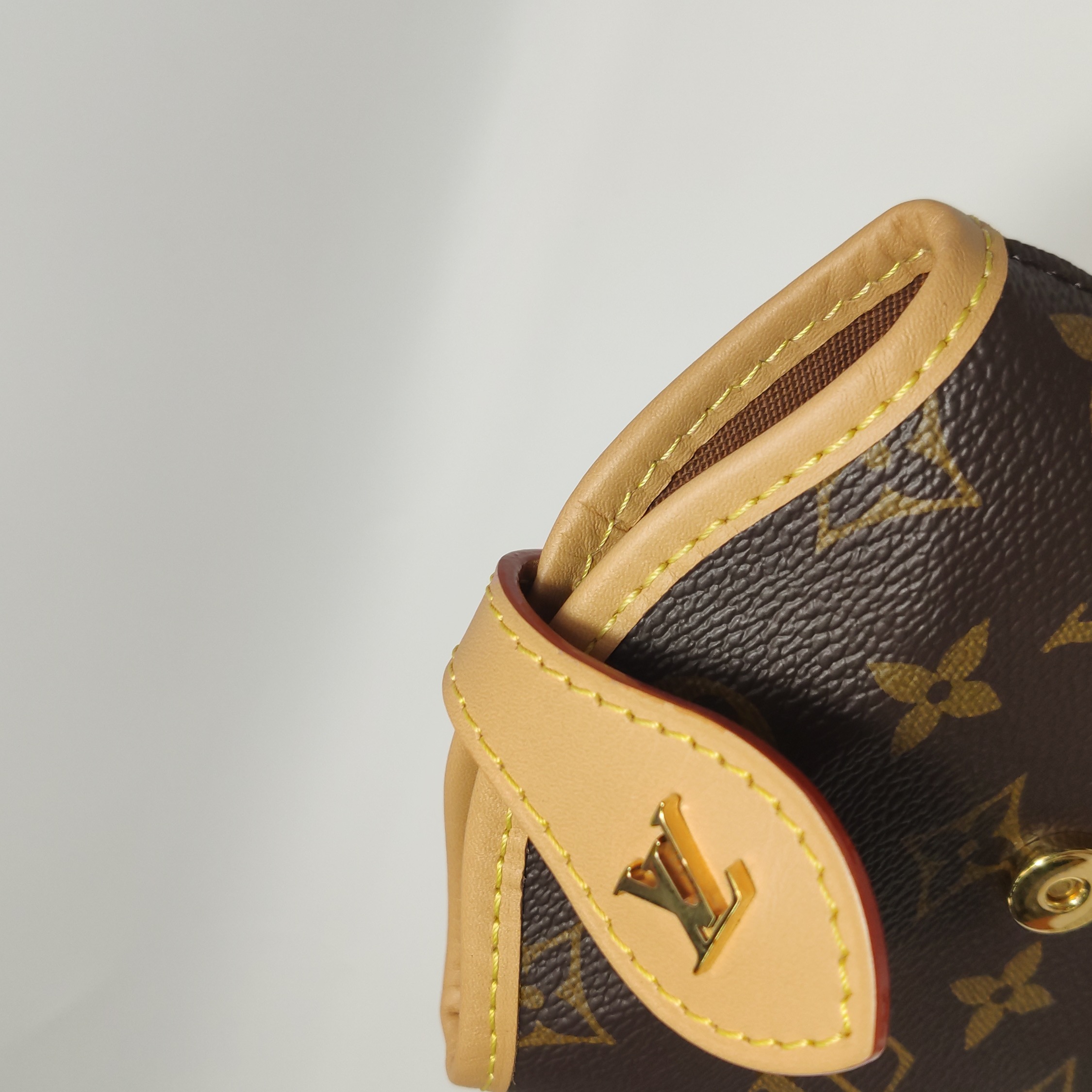 Louis Vuitton(LV) Fold Me Pouch Monogram Canvas — photo 9 of 14