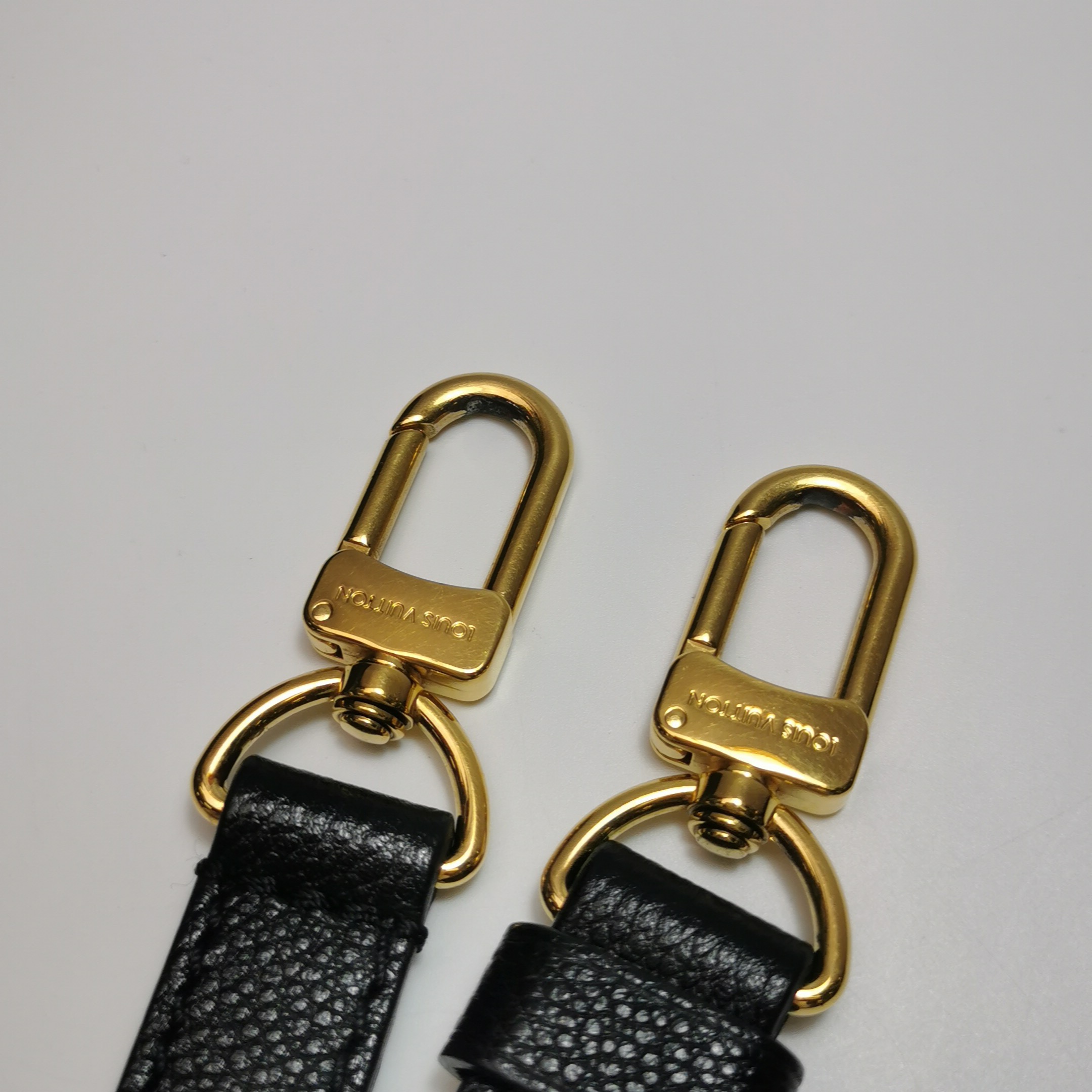 Louis Vuitton(LV) OnTheGo Tote Monogram Empreinte Giant PM — photo 10 of 16