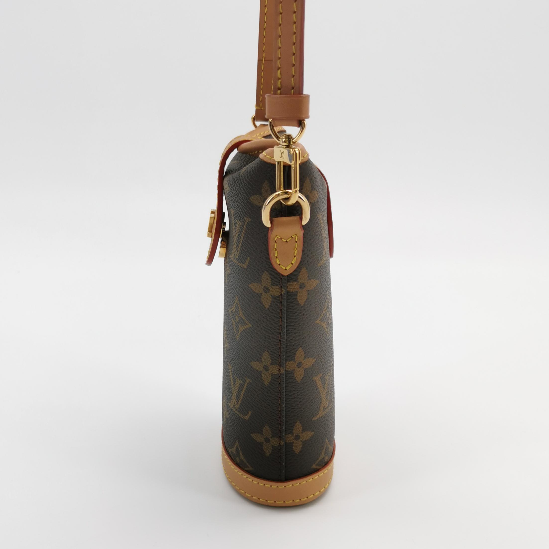 Louis Vuitton(LV) Fold Me Pouch Monogram Canvas — photo 5 of 16