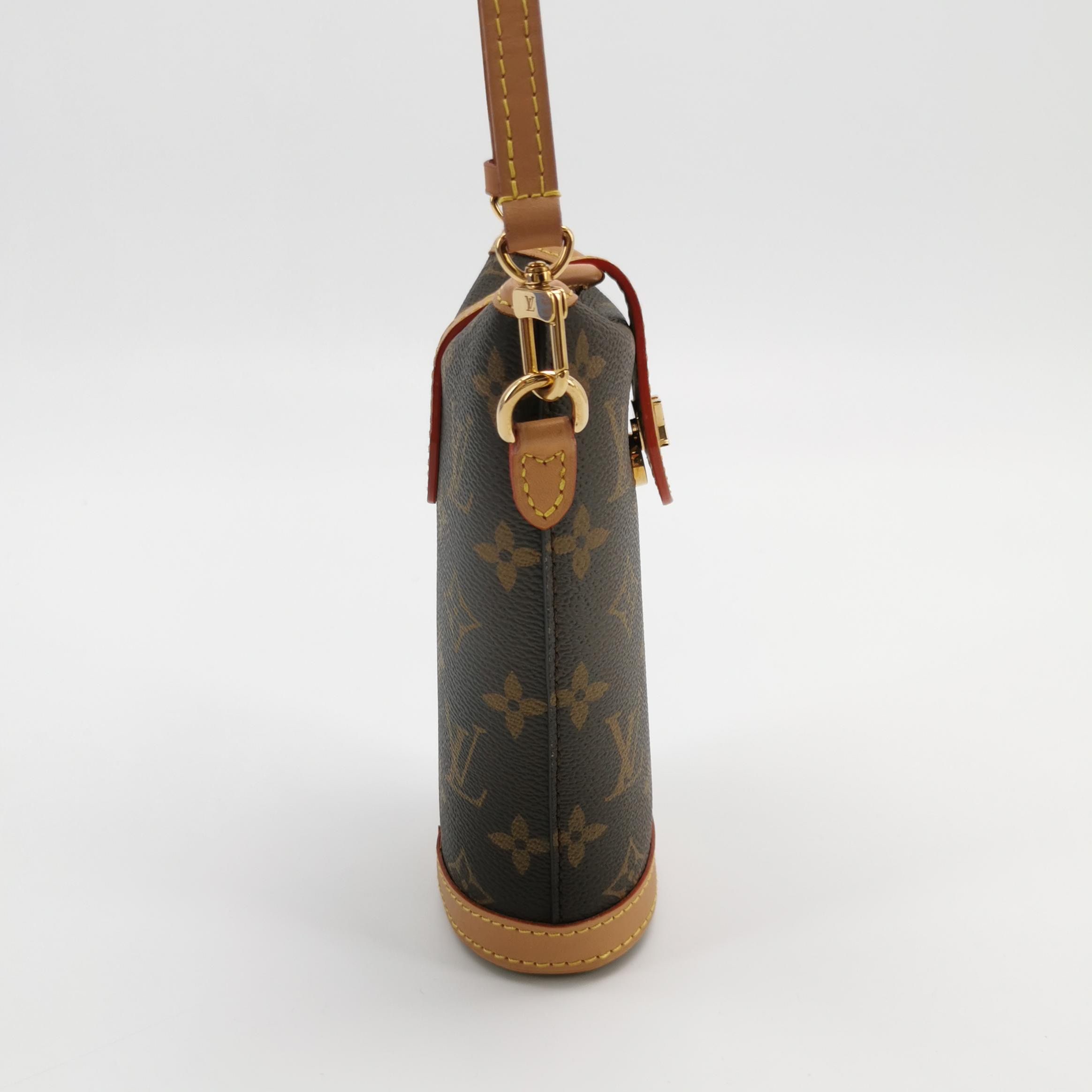 Louis Vuitton(LV) Fold Me Pouch Monogram Canvas — photo 4 of 16