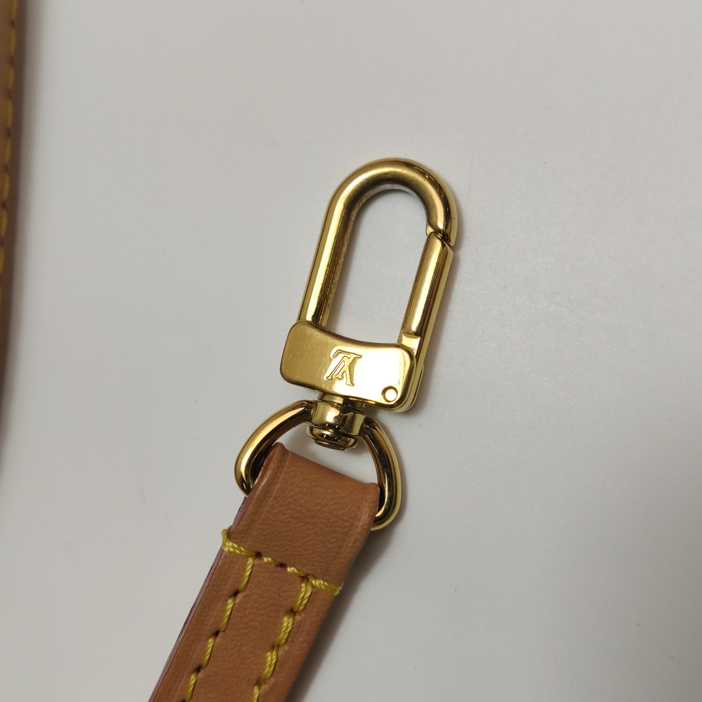 Louis Vuitton(LV) Fold Me Pouch Monogram Canvas — photo 14 of 16