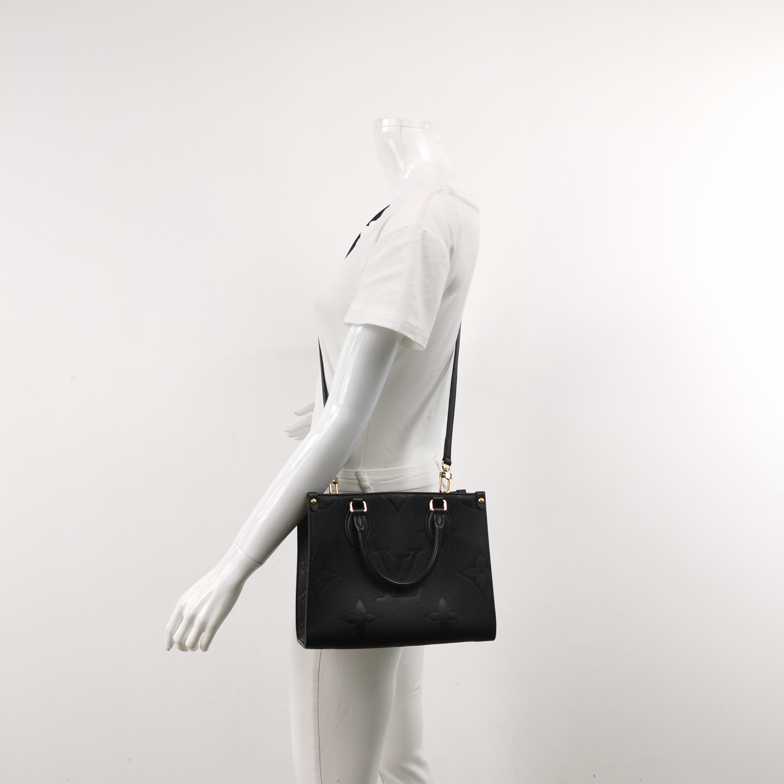 Louis Vuitton(LV) OnTheGo Tote Monogram Empreinte Giant PM — alternate view