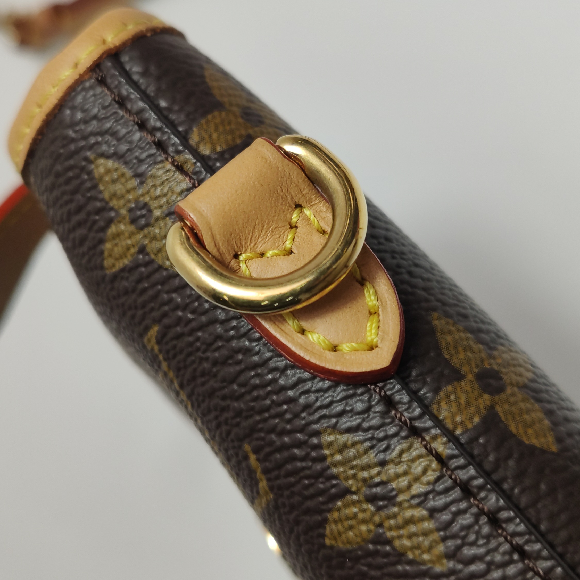 Louis Vuitton(LV) Fold Me Pouch Monogram Canvas — photo 11 of 16