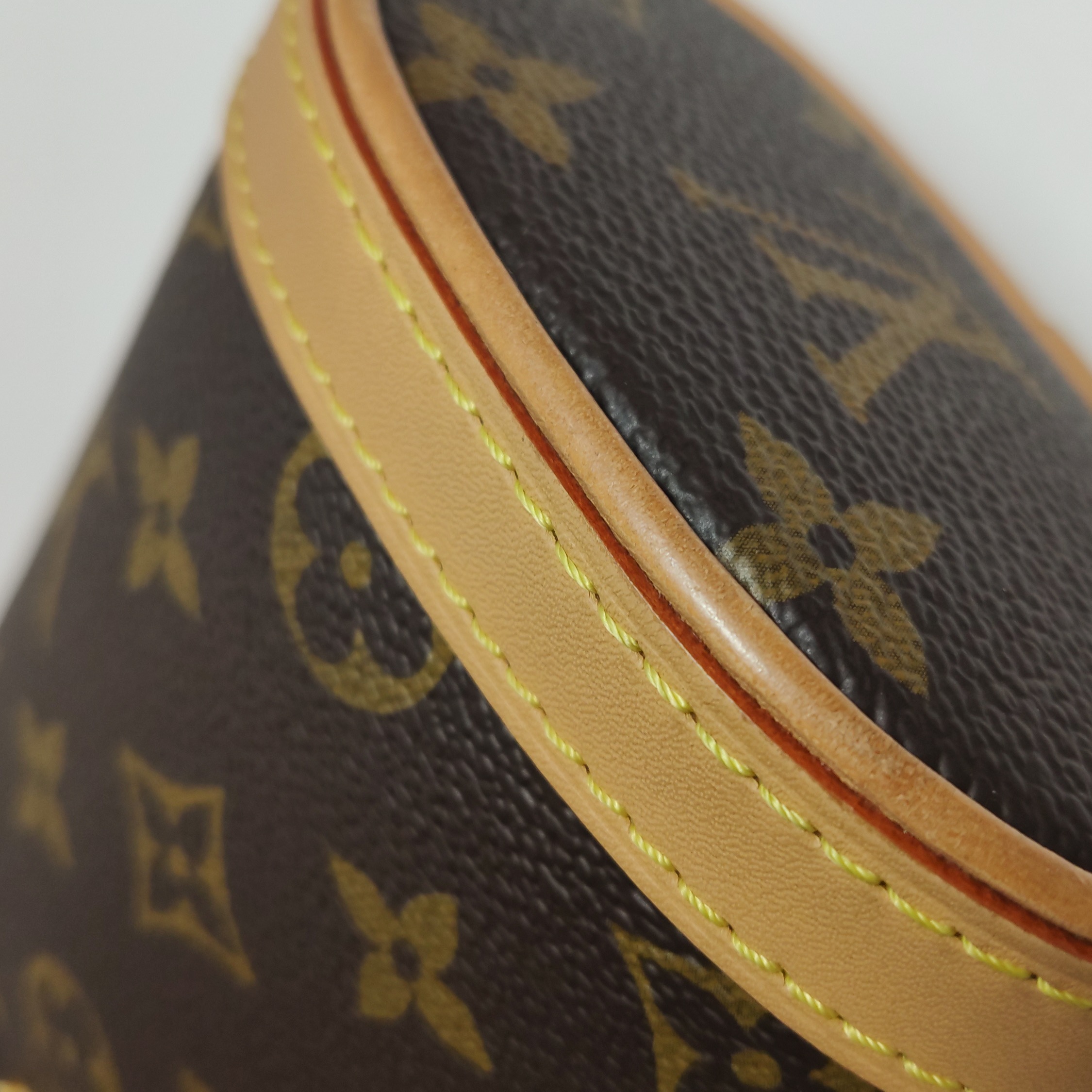Louis Vuitton(LV) Fold Me Pouch Monogram Canvas — photo 16 of 16