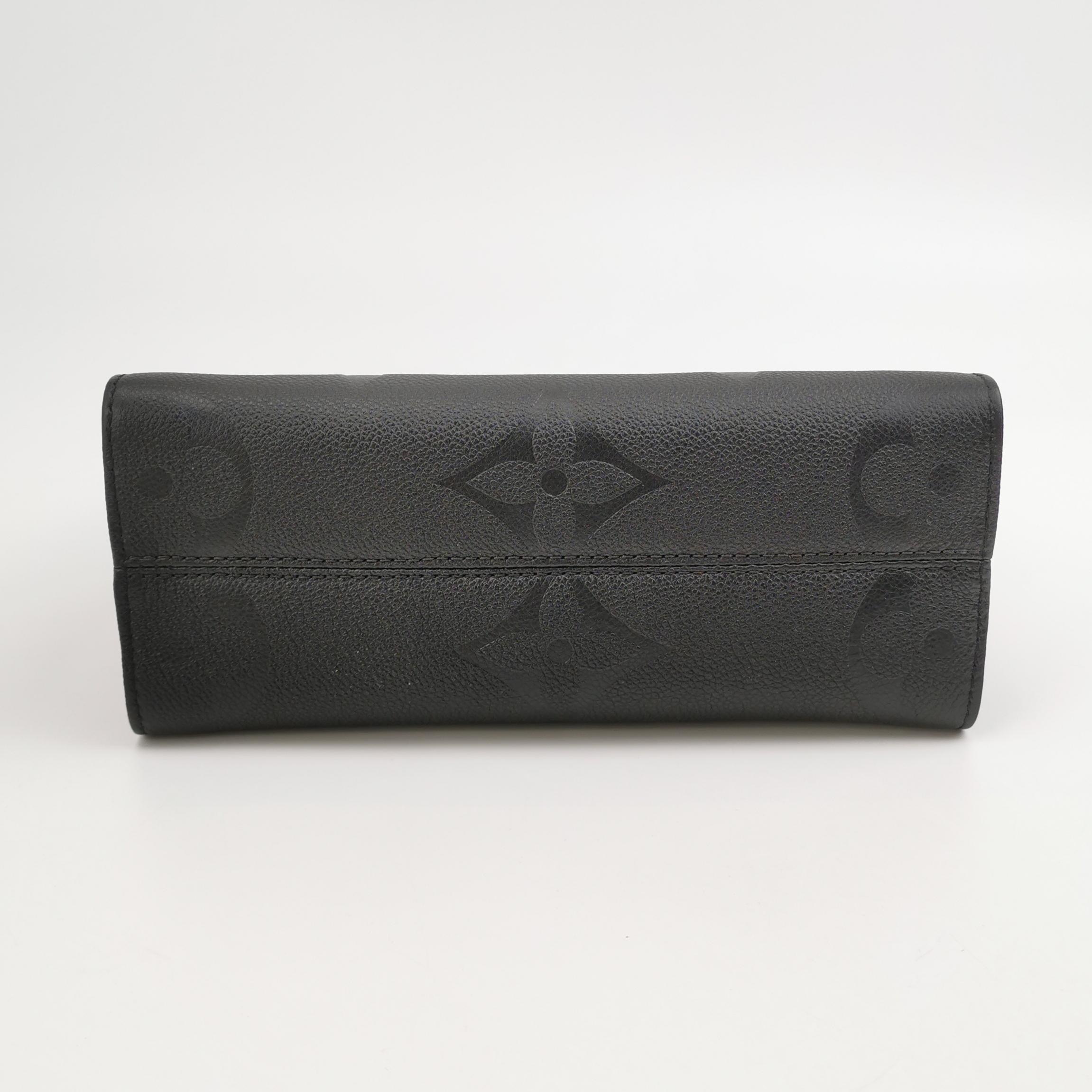 Louis Vuitton(LV) OnTheGo Tote Monogram Empreinte Giant PM — photo 6 of 14