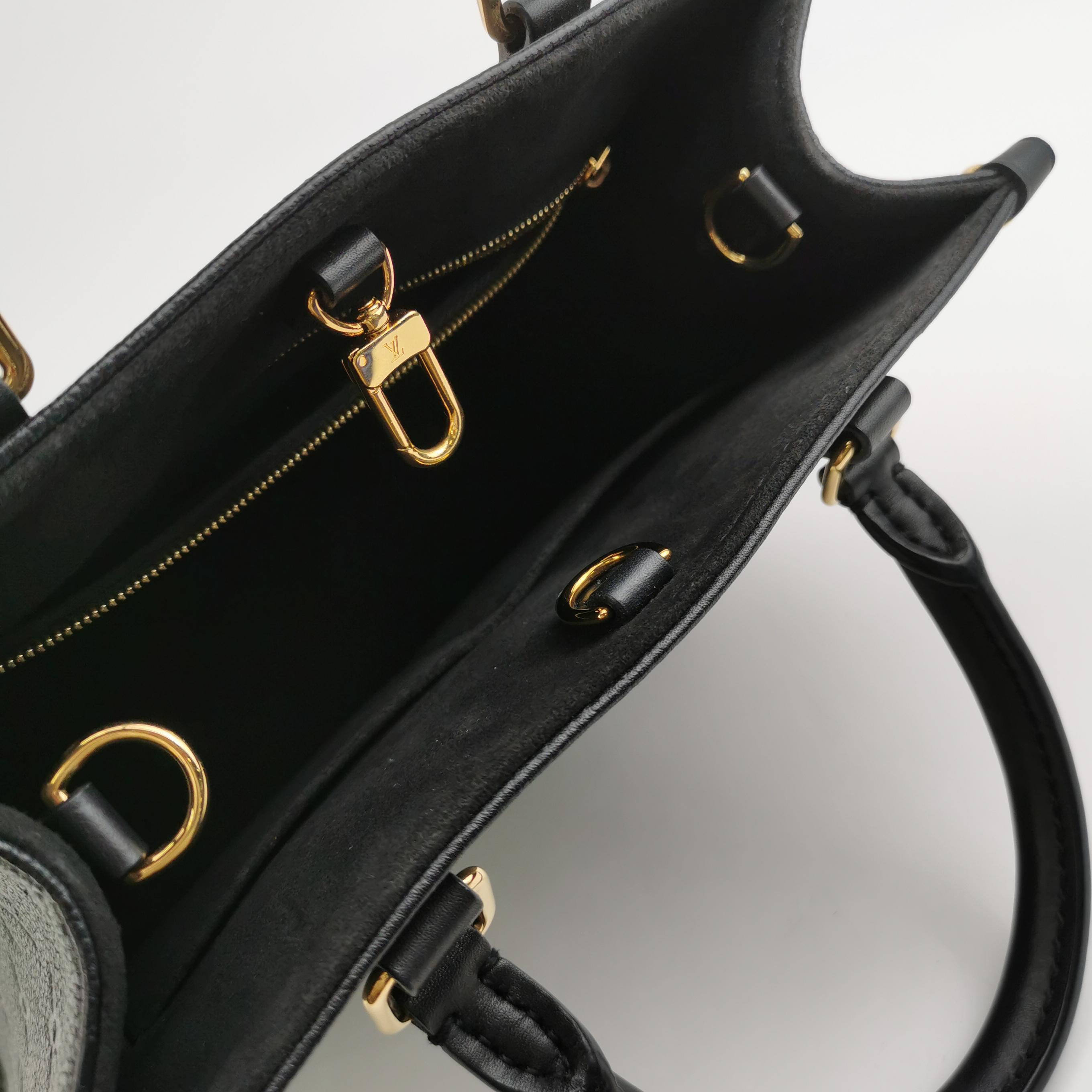 Louis Vuitton(LV) OnTheGo Tote Monogram Empreinte Giant PM — photo 7 of 14