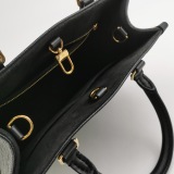 Louis Vuitton(LV) OnTheGo Tote Monogram Empreinte Giant PM — thumbnail 7