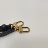Louis Vuitton(LV) OnTheGo Tote Monogram Empreinte Giant PM — thumbnail 13