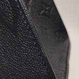 Louis Vuitton(LV) OnTheGo Tote Monogram Empreinte Giant PM — thumbnail 11