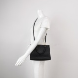 Louis Vuitton(LV) OnTheGo Tote Monogram Empreinte Giant PM — thumbnail 2