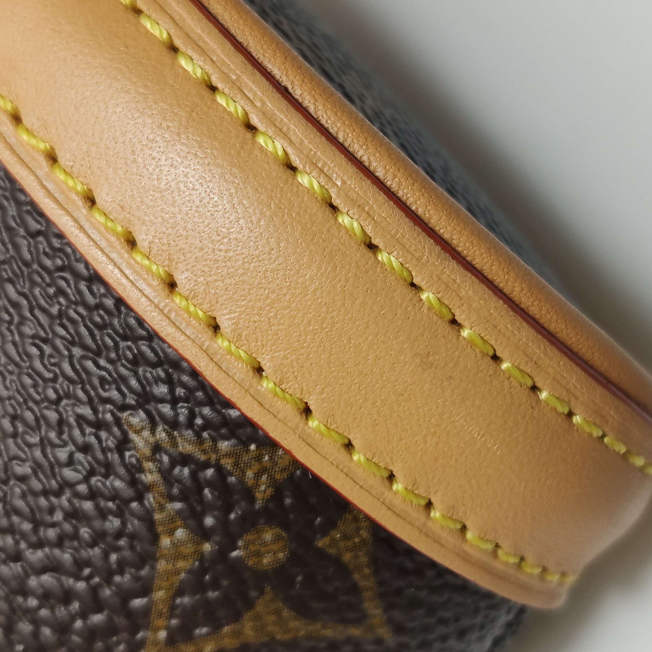 Louis Vuitton(LV) Fold Me Pouch Monogram Canvas — photo 11 of 16