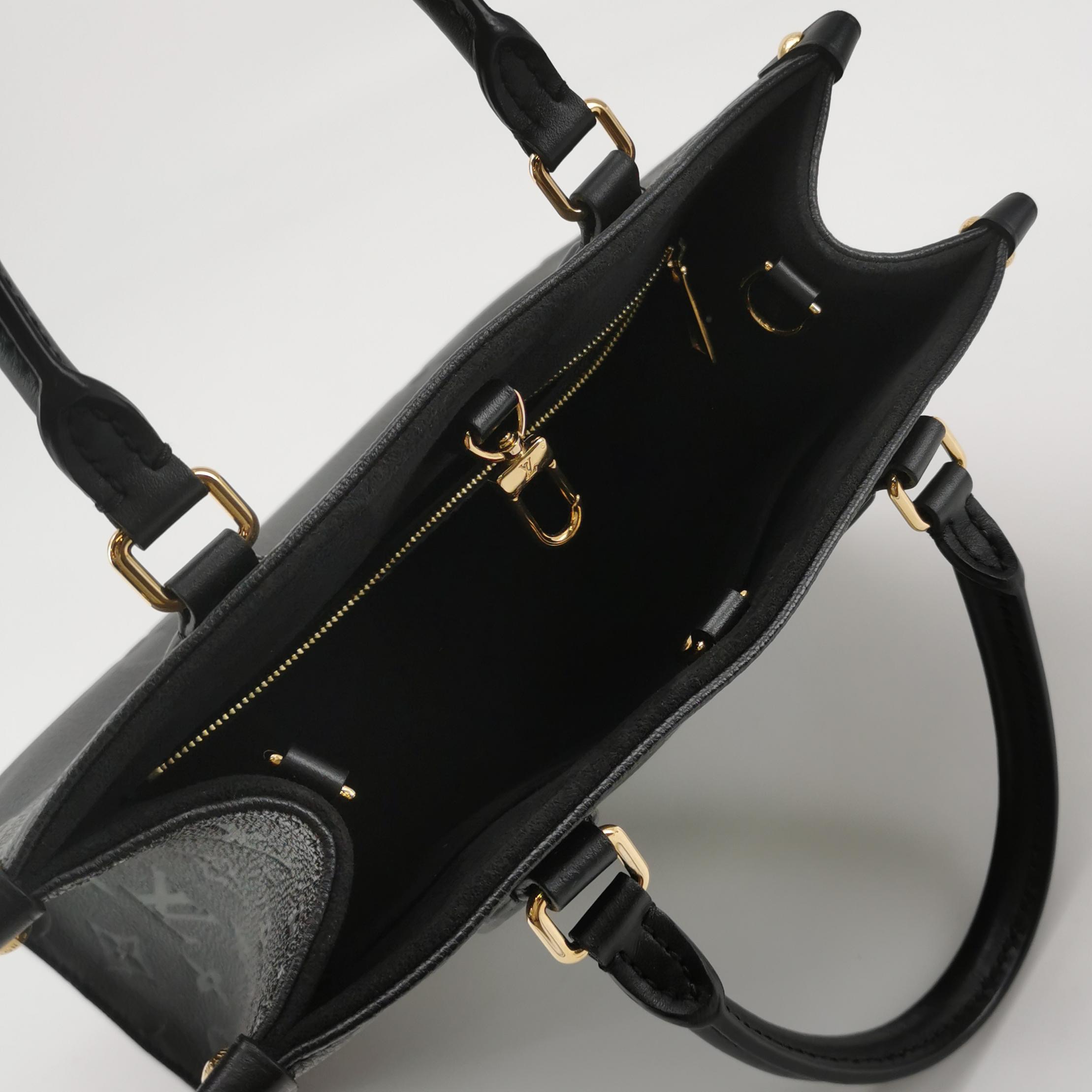 Louis Vuitton(LV) OnTheGo Tote Monogram Empreinte Giant PM — photo 7 of 14