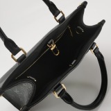 Louis Vuitton(LV) OnTheGo Tote Monogram Empreinte Giant PM — thumbnail 7