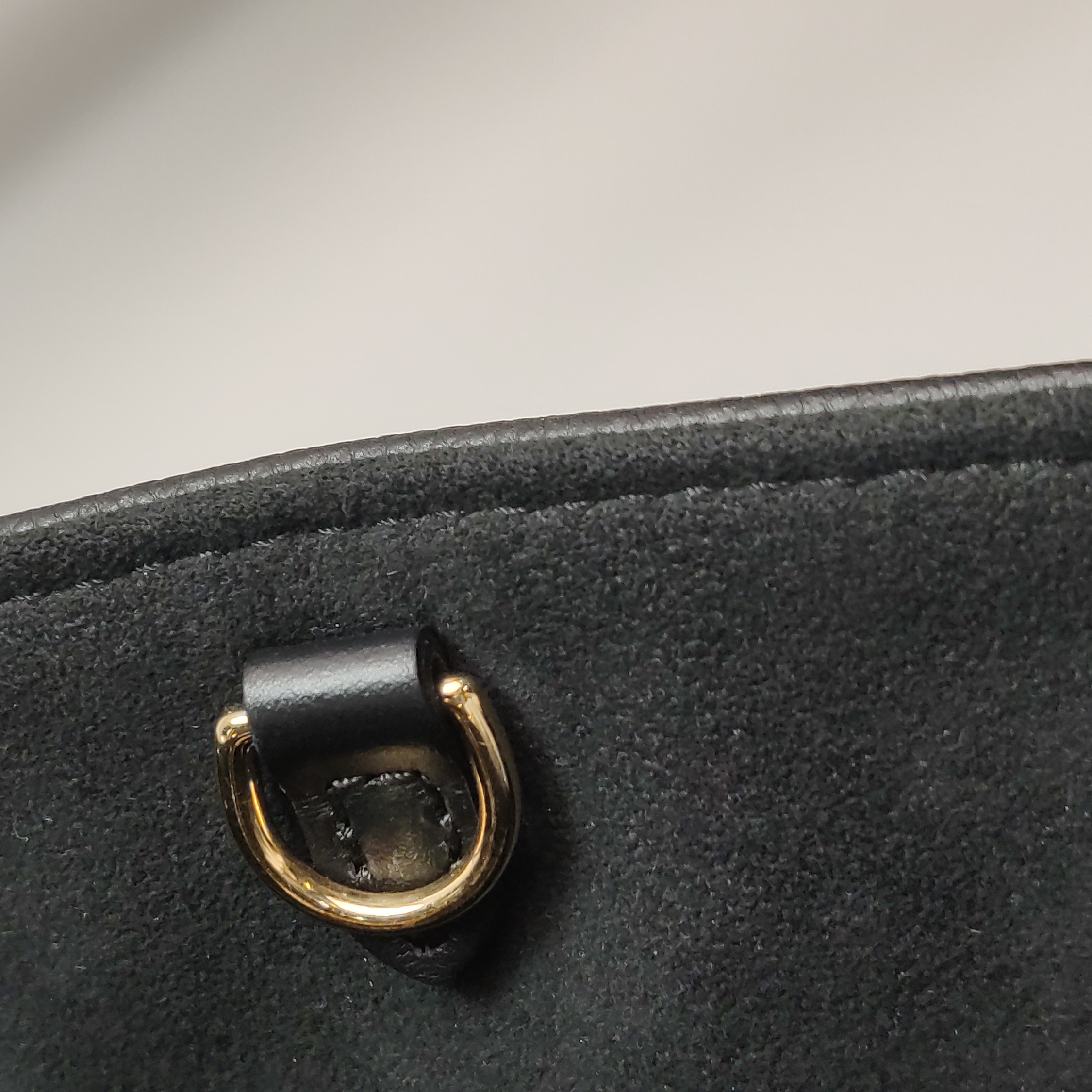 Louis Vuitton(LV) OnTheGo Tote Monogram Empreinte Giant PM — photo 10 of 14