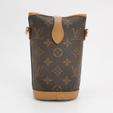 Louis Vuitton(LV) Fold Me Pouch Monogram Canvas — thumbnail 3
