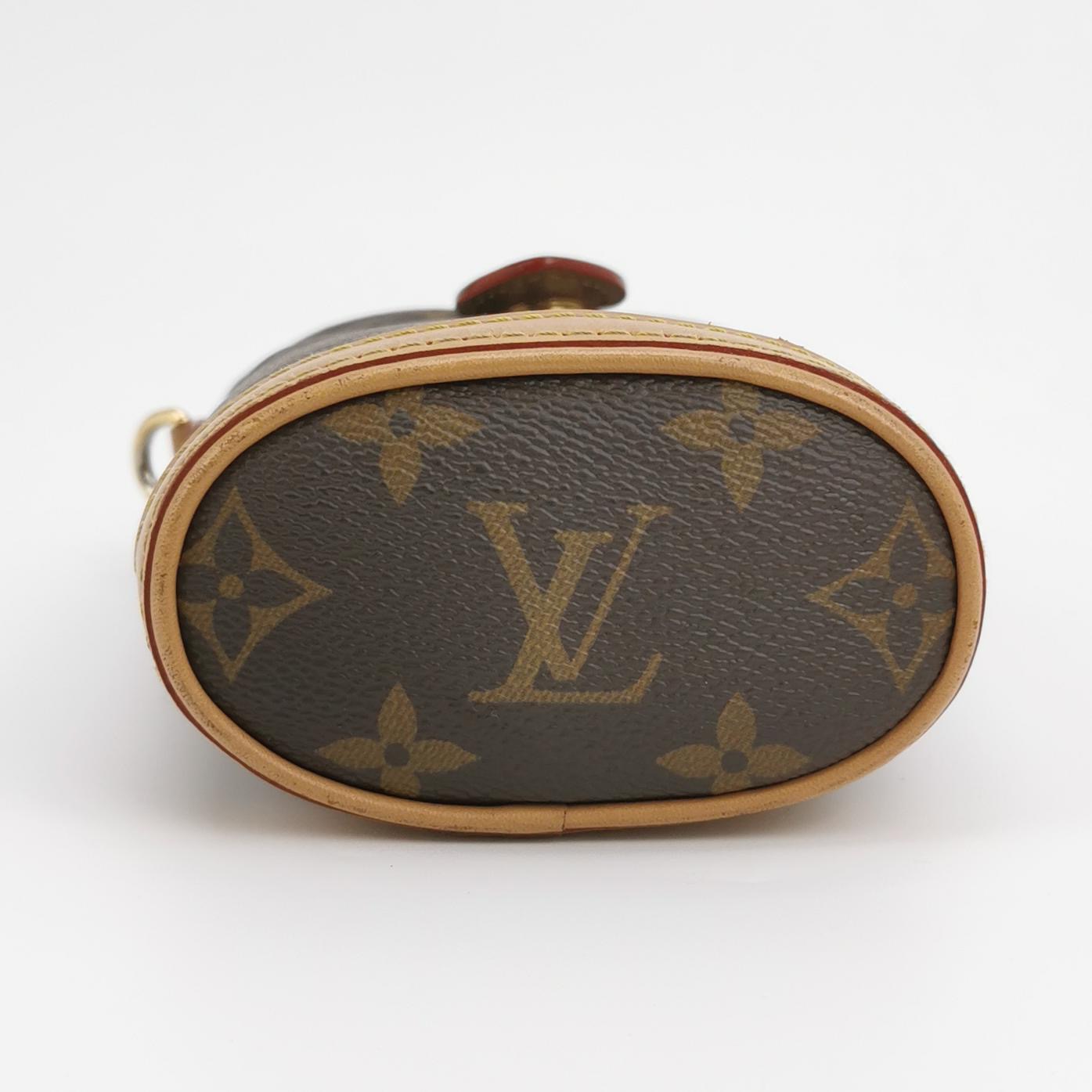 Louis Vuitton(LV) Fold Me Pouch Monogram Canvas — photo 6 of 18