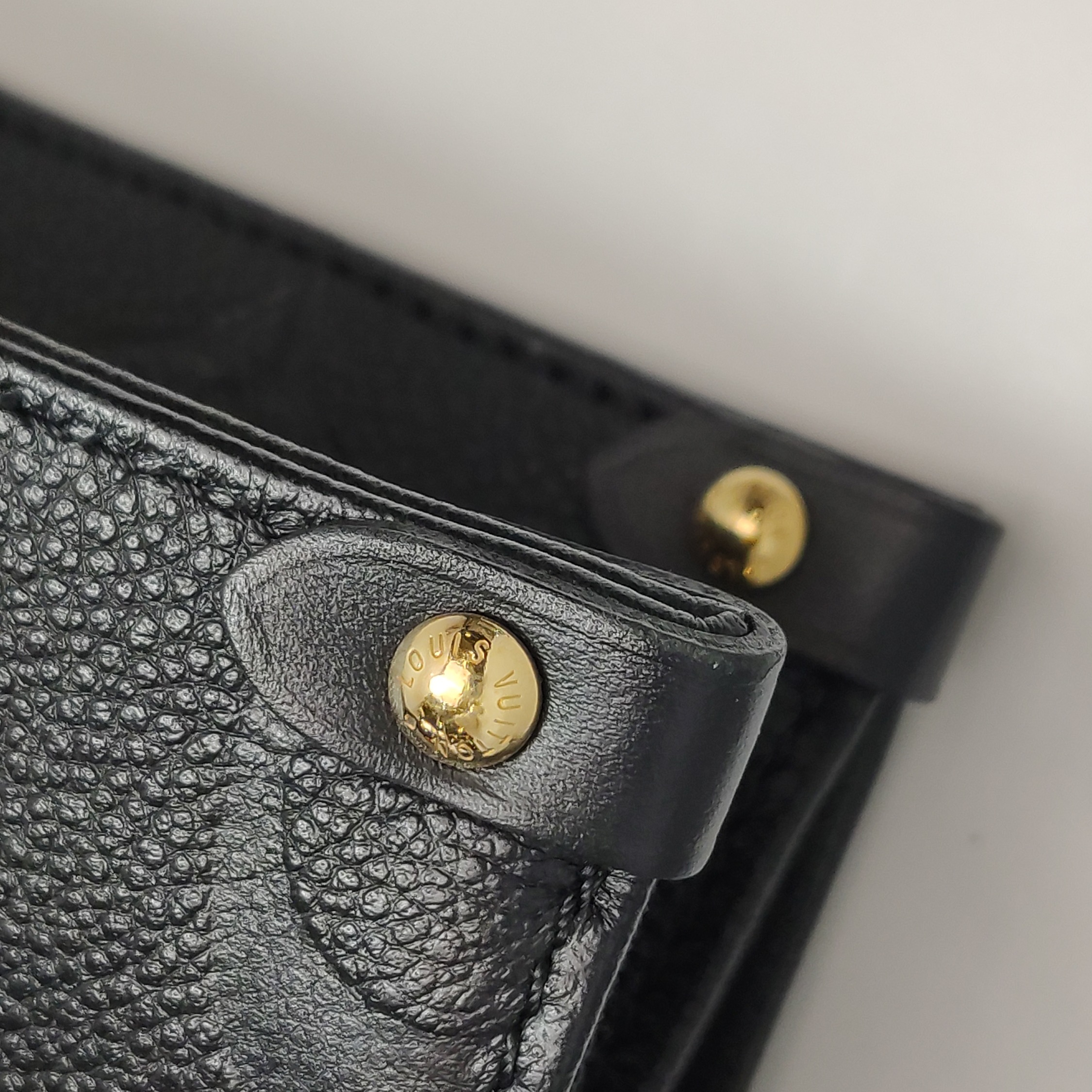 Louis Vuitton(LV) OnTheGo Tote Monogram Empreinte Giant PM — photo 9 of 14