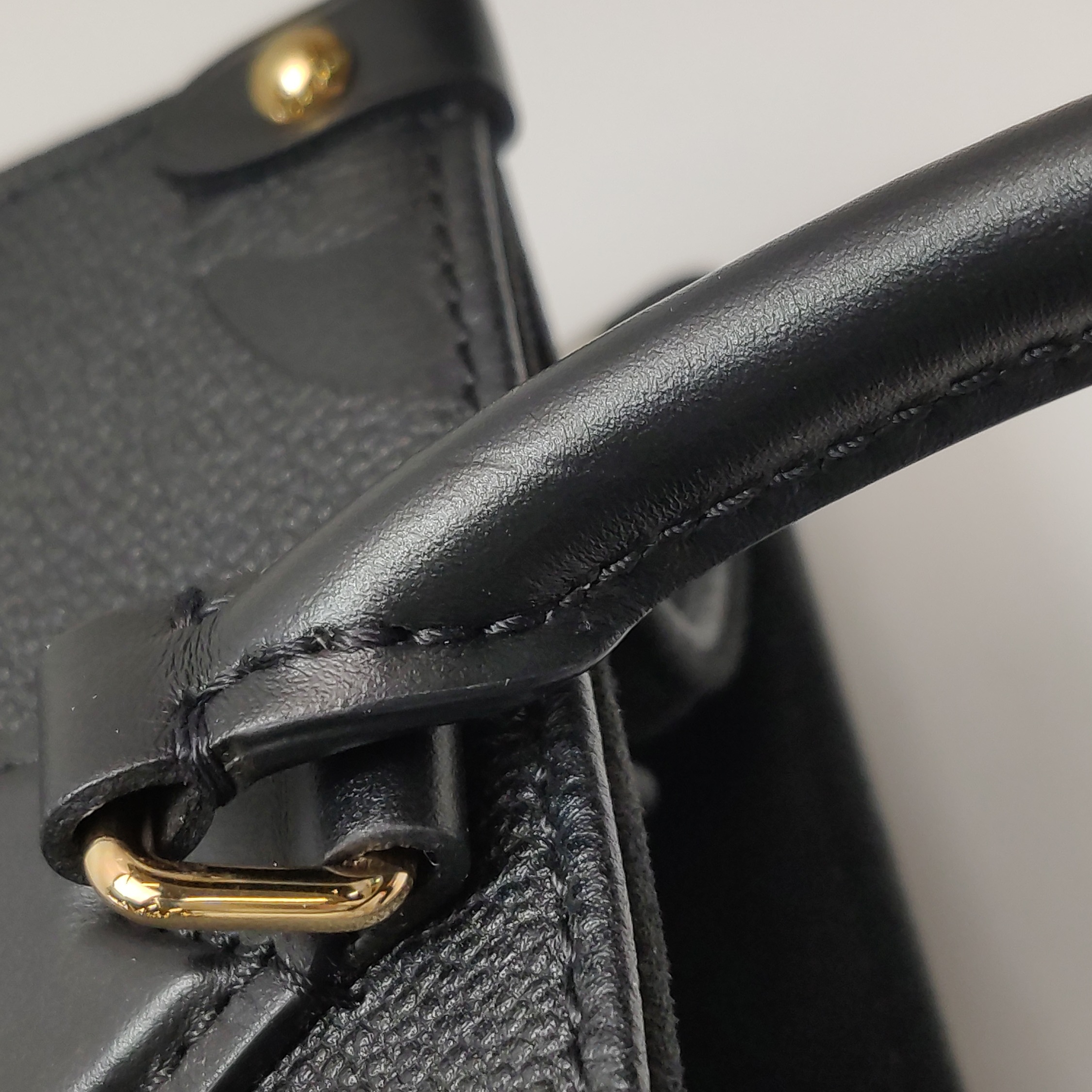 Louis Vuitton(LV) OnTheGo Tote Monogram Empreinte Giant PM — photo 14 of 14