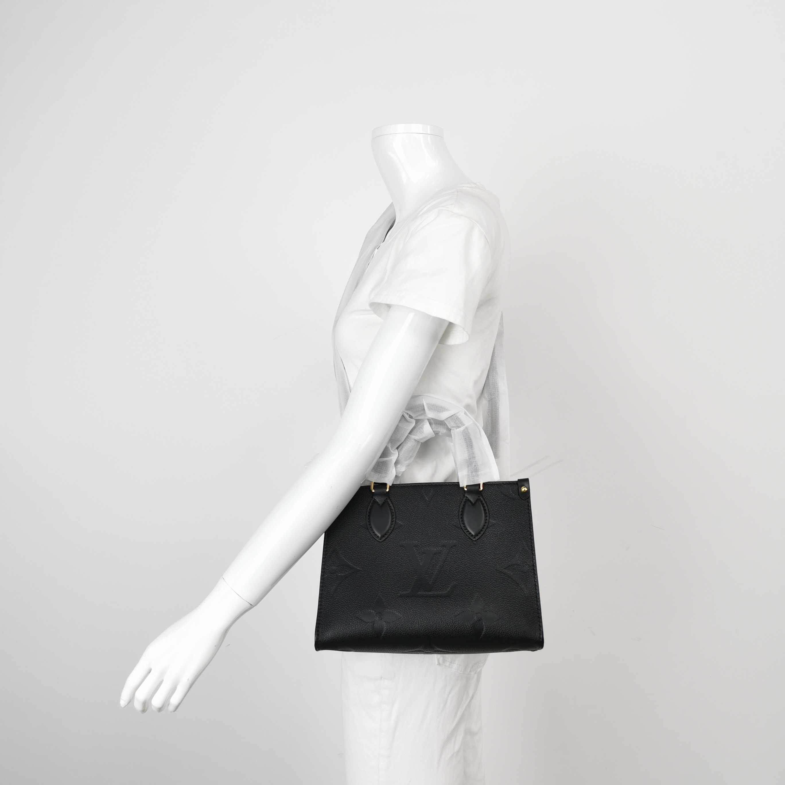 Louis Vuitton(LV) OnTheGo Tote Monogram Empreinte Giant PM — alternate view