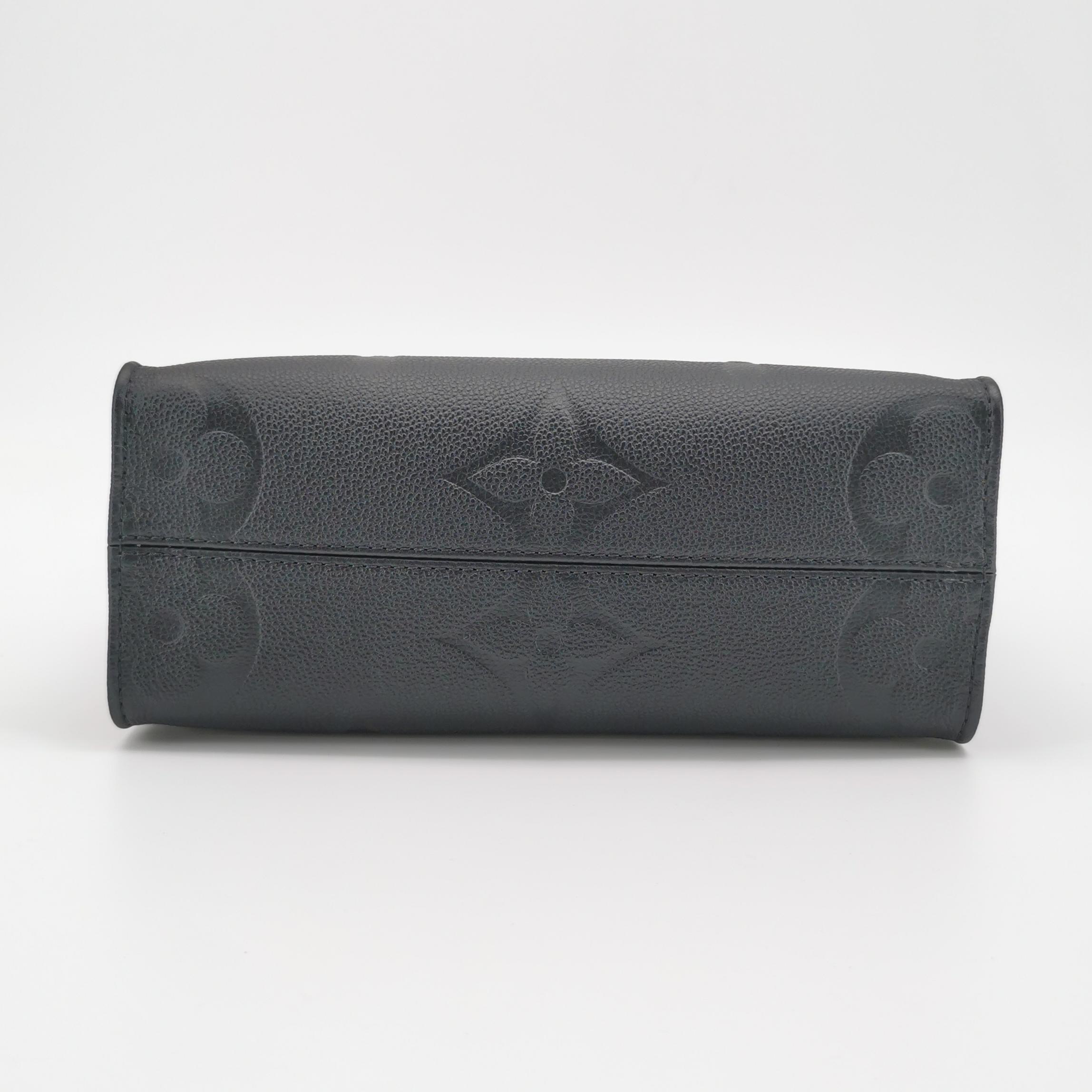 Louis Vuitton(LV) OnTheGo Tote Monogram Empreinte Giant PM — photo 6 of 14