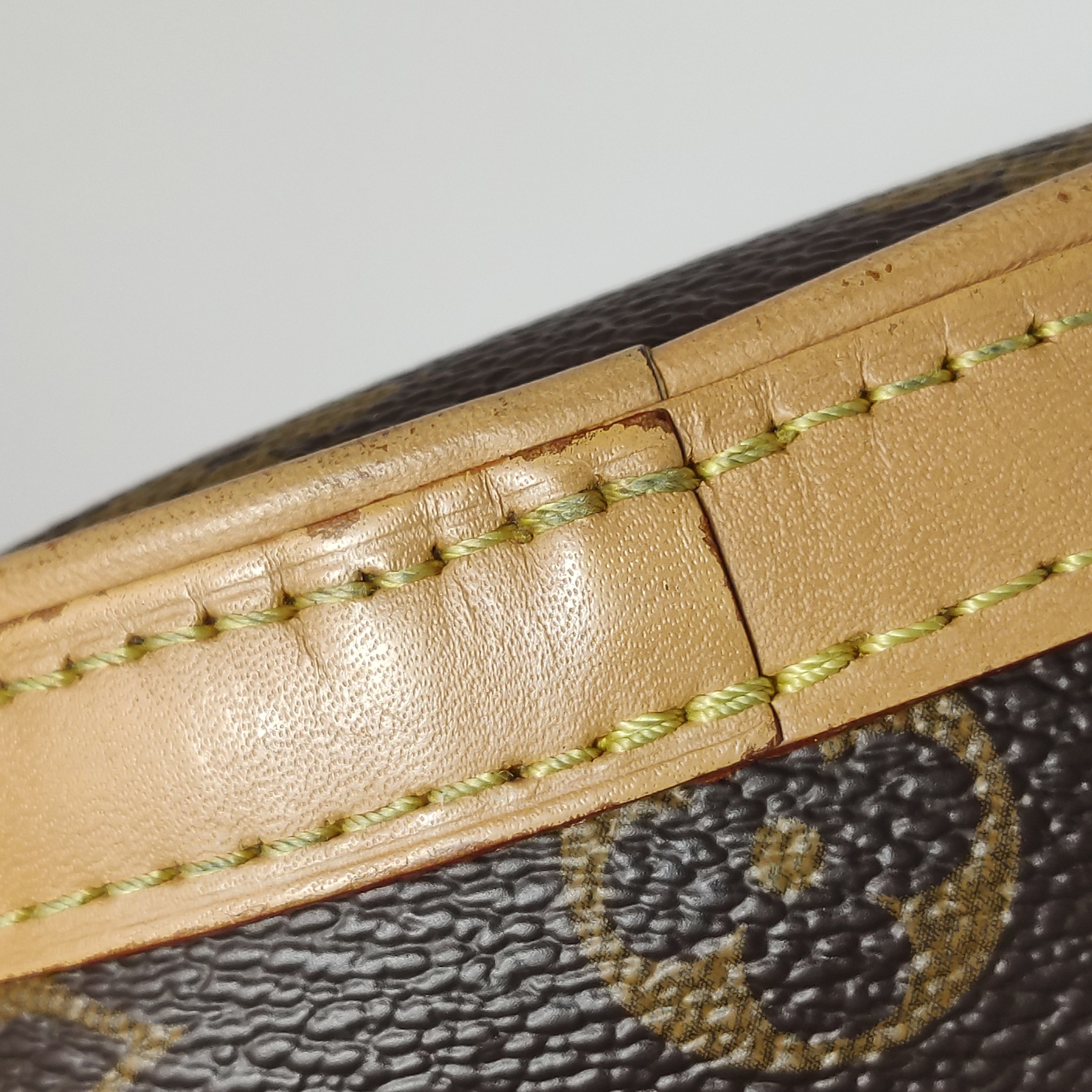 Louis Vuitton(LV) Fold Me Pouch Monogram Canvas — photo 15 of 18