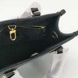 Louis Vuitton(LV) OnTheGo Tote Monogram Empreinte Giant PM — thumbnail 7