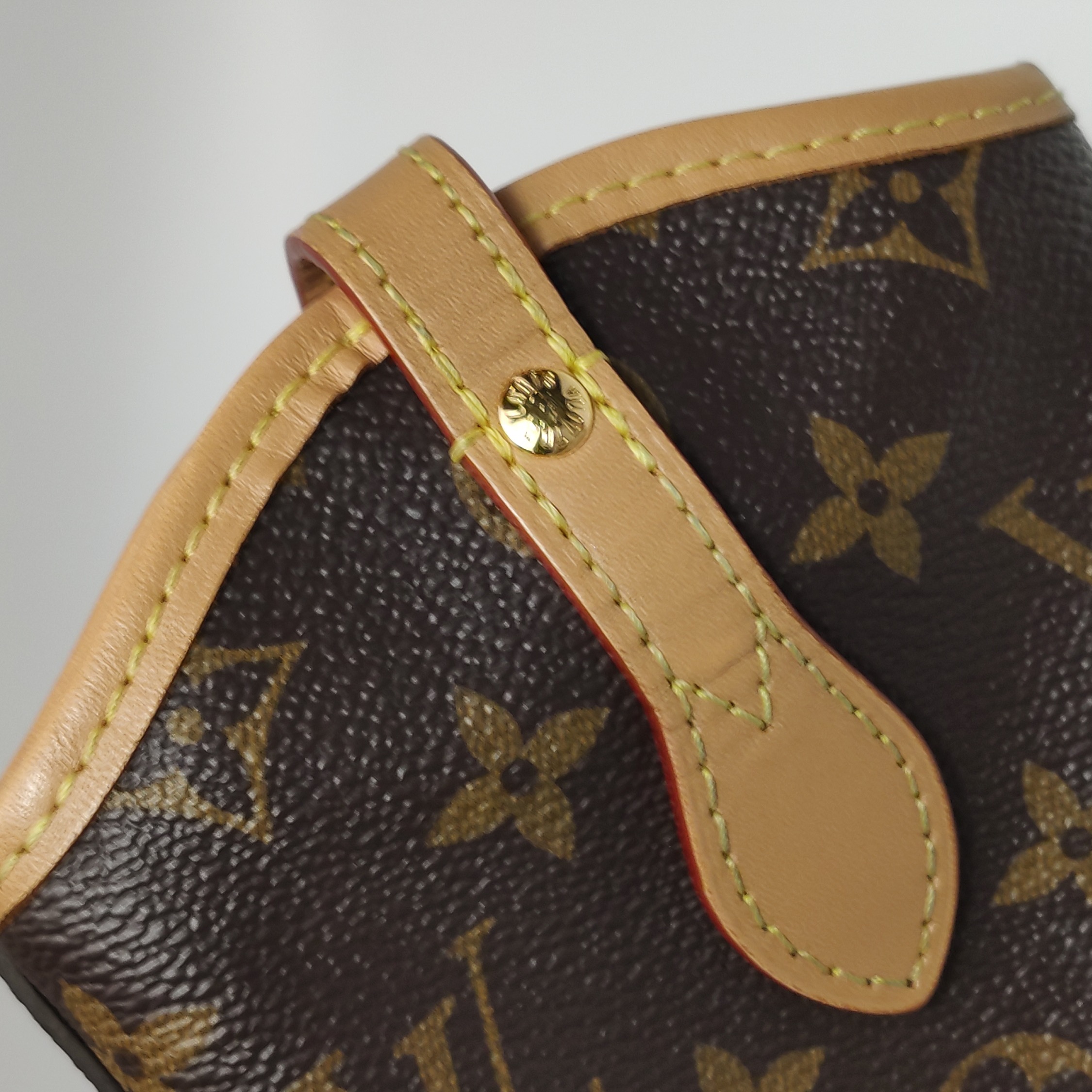 Louis Vuitton(LV) Fold Me Pouch Monogram Canvas — photo 16 of 18