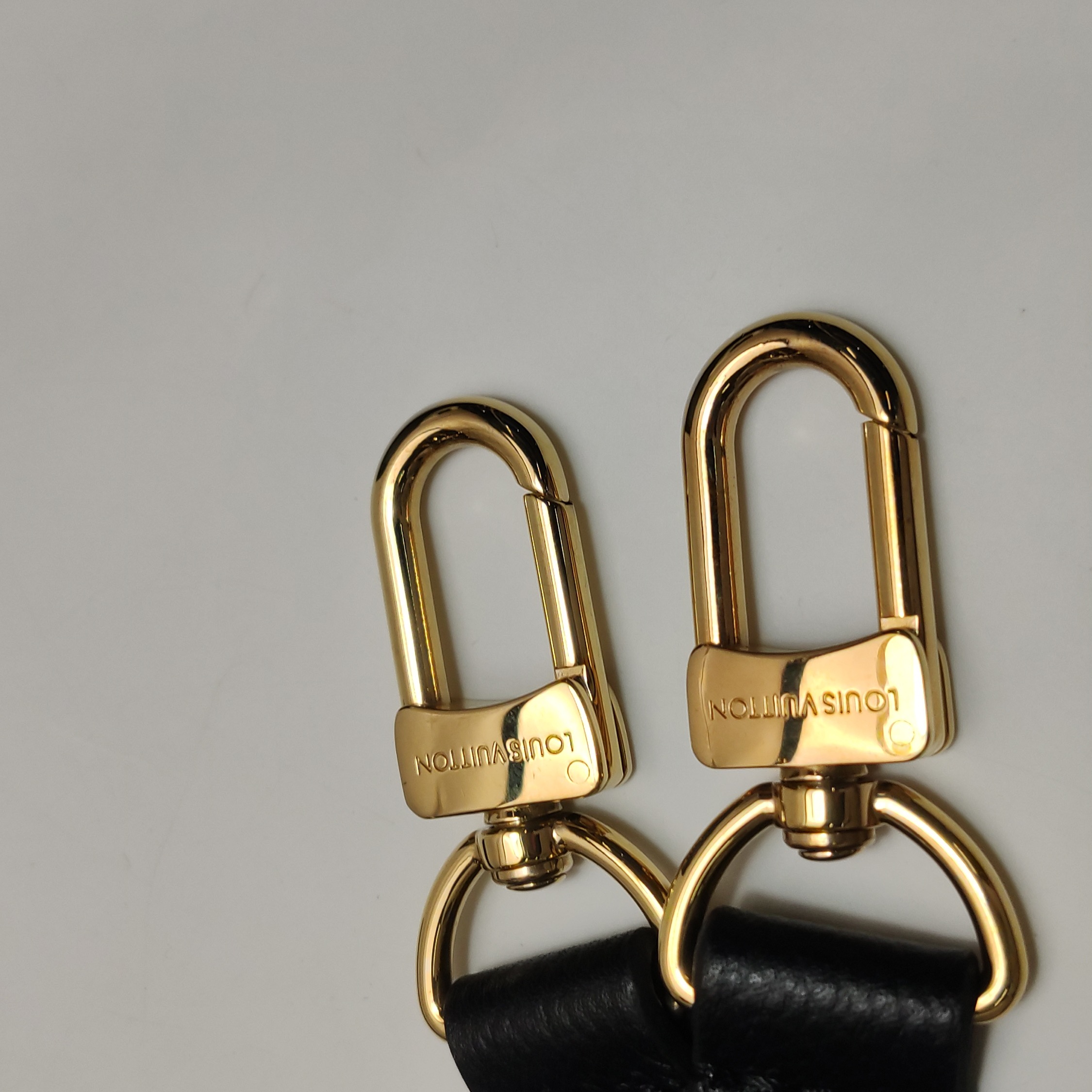 Louis Vuitton(LV) OnTheGo Tote Monogram Empreinte Giant PM — photo 9 of 14