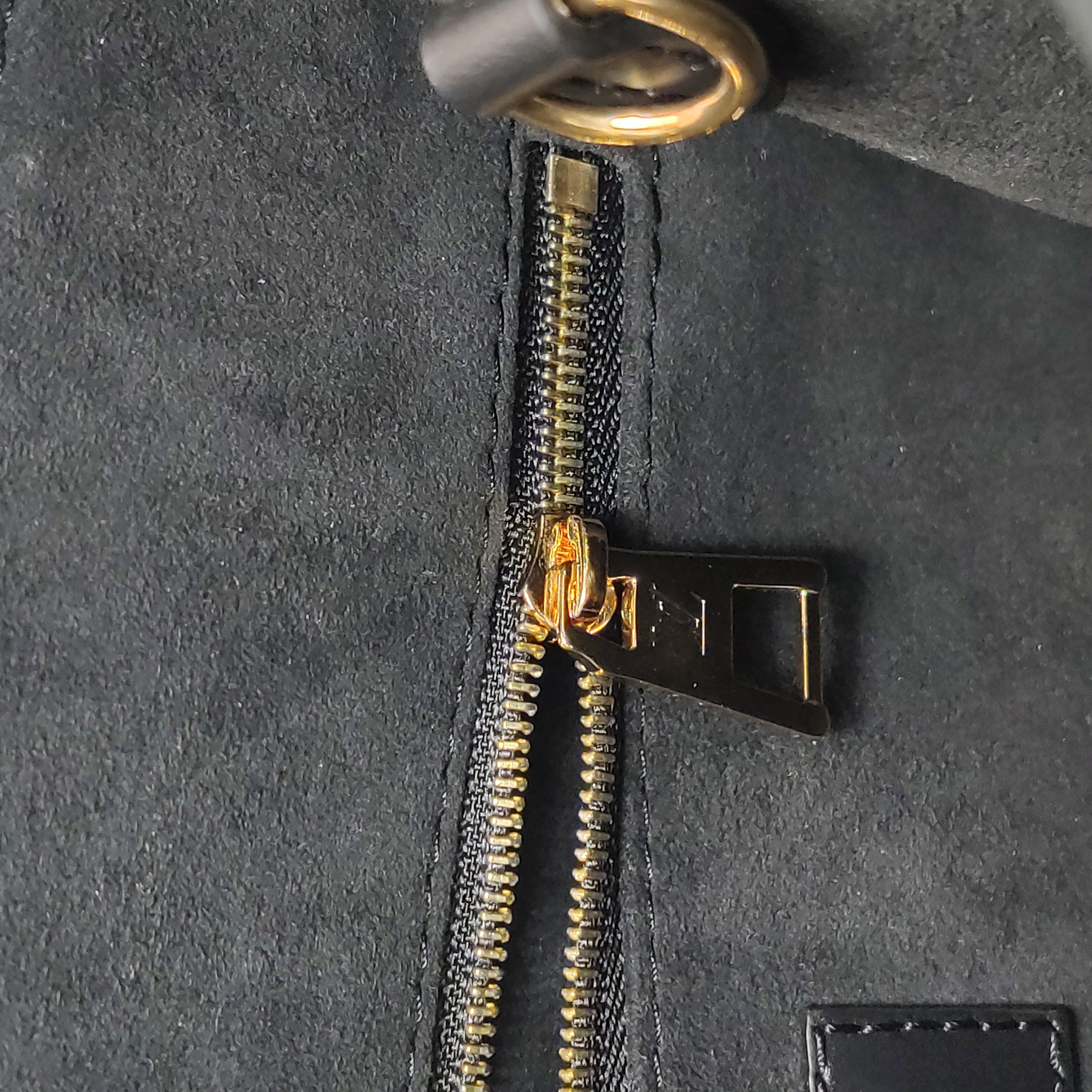 Louis Vuitton(LV) OnTheGo Tote Monogram Empreinte Giant PM — photo 11 of 14