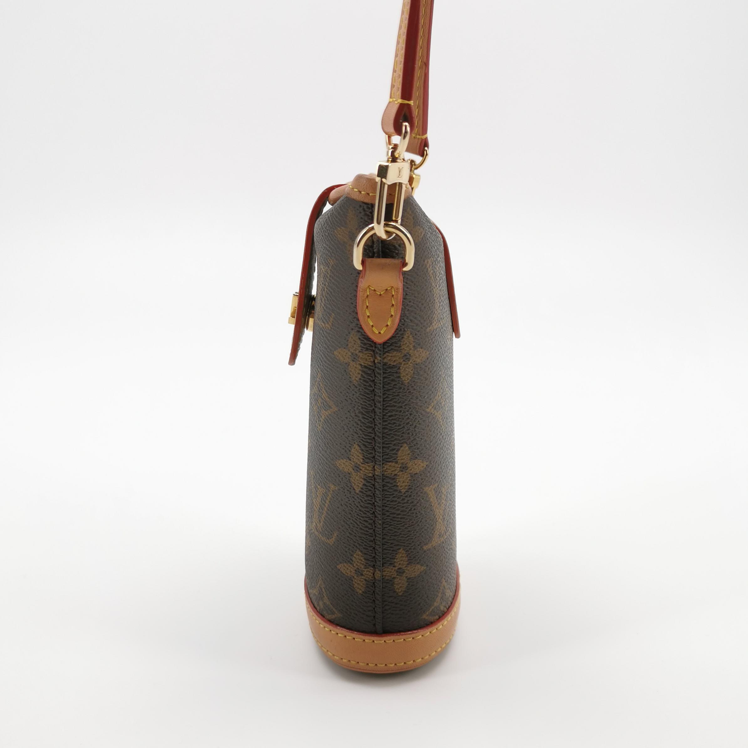 Louis Vuitton(LV) Fold Me Pouch Monogram Canvas — photo 5 of 15